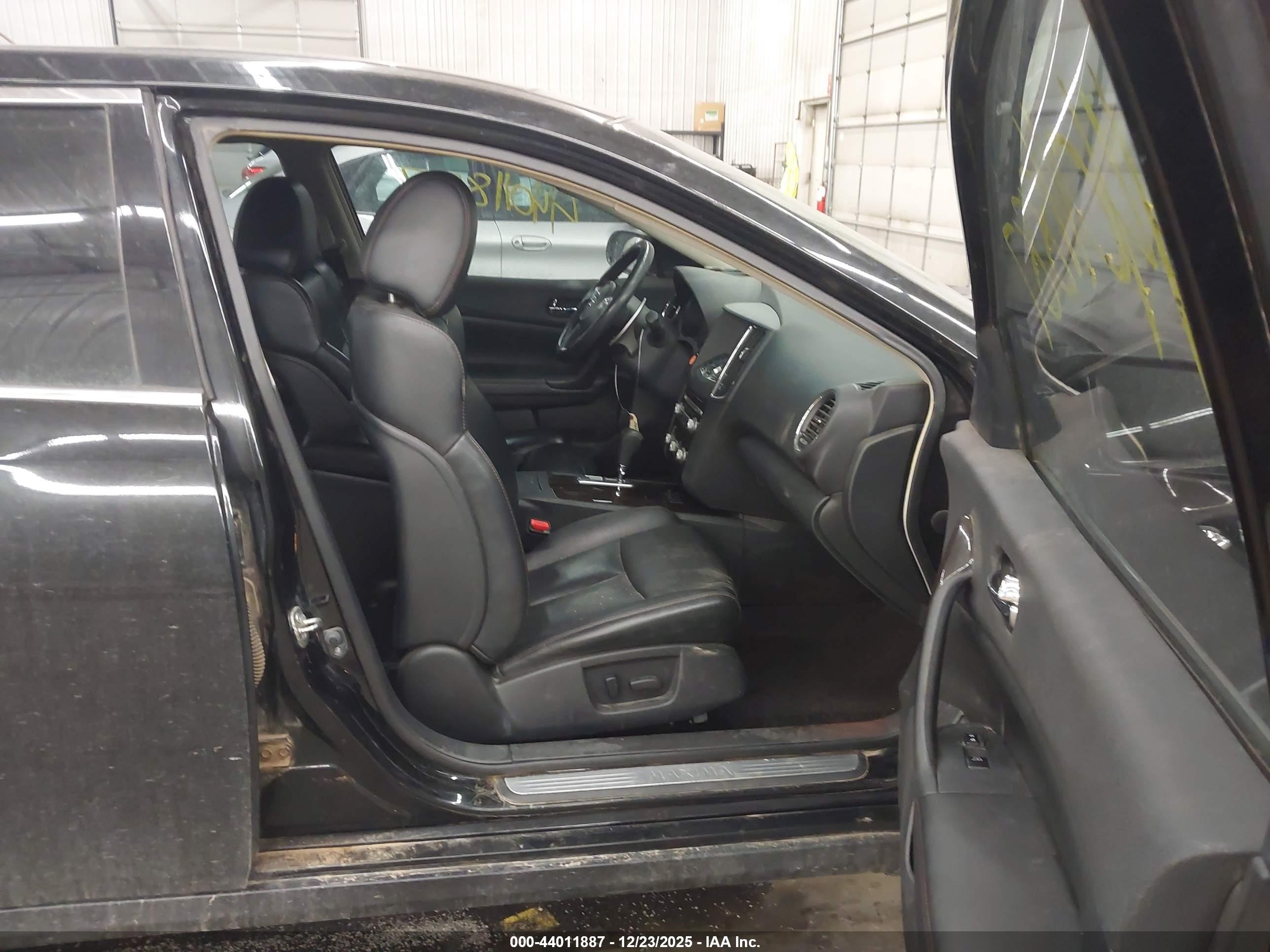 NISSAN MAXIMA image 5