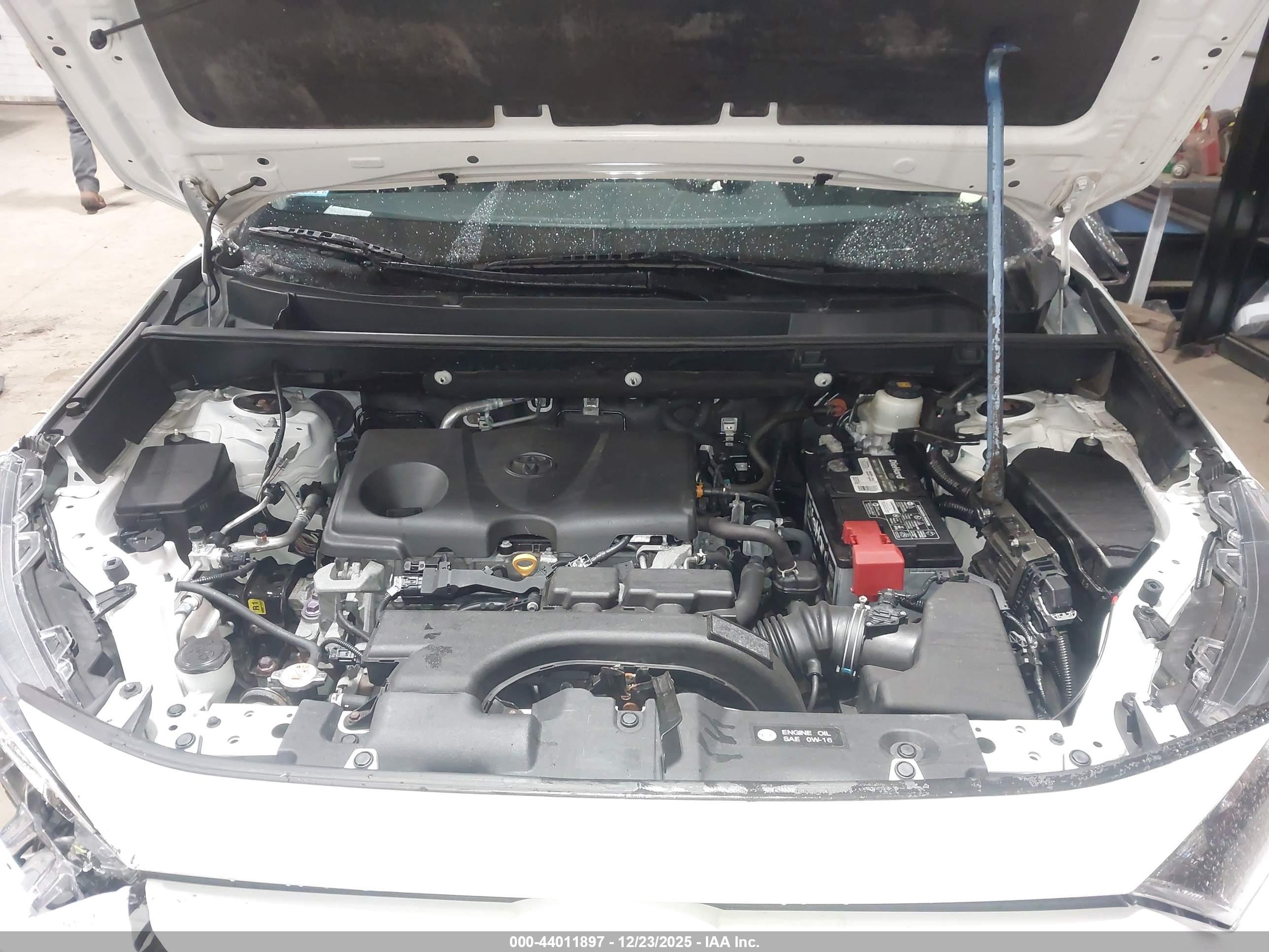 TOYOTA RAV4 image 10