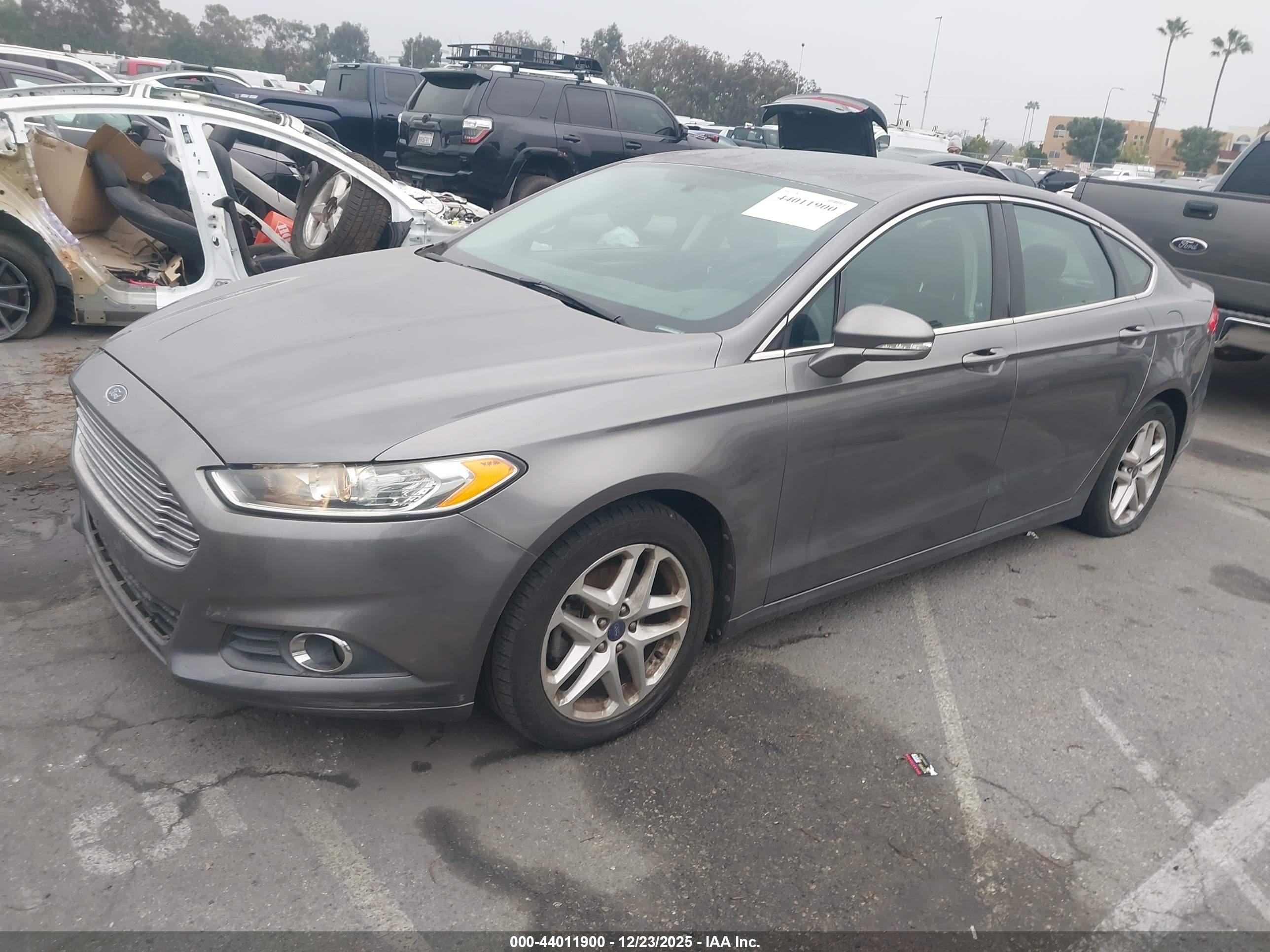 FORD FUSION image 2