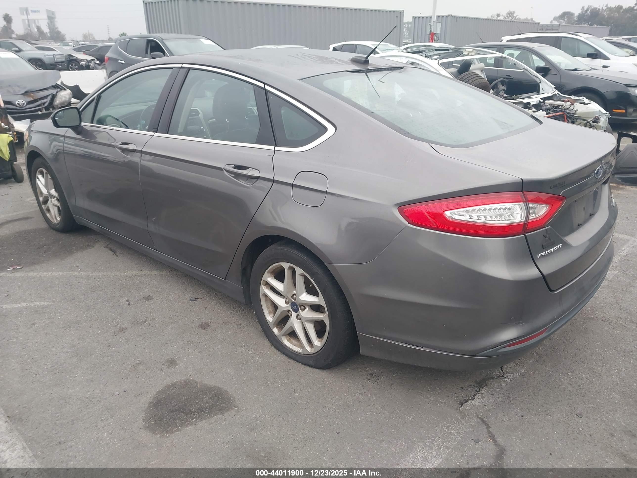 FORD FUSION image 3