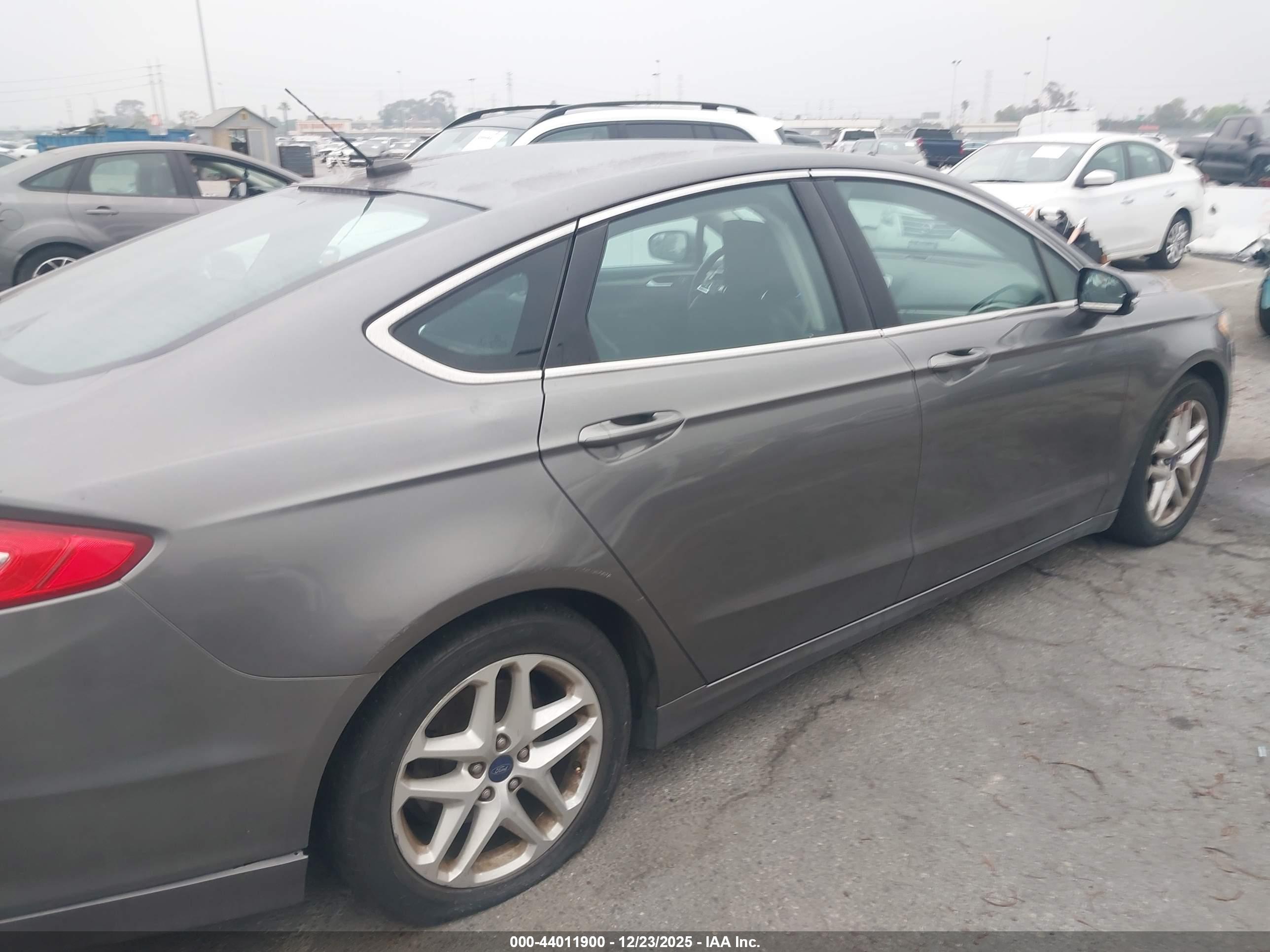 FORD FUSION image 6