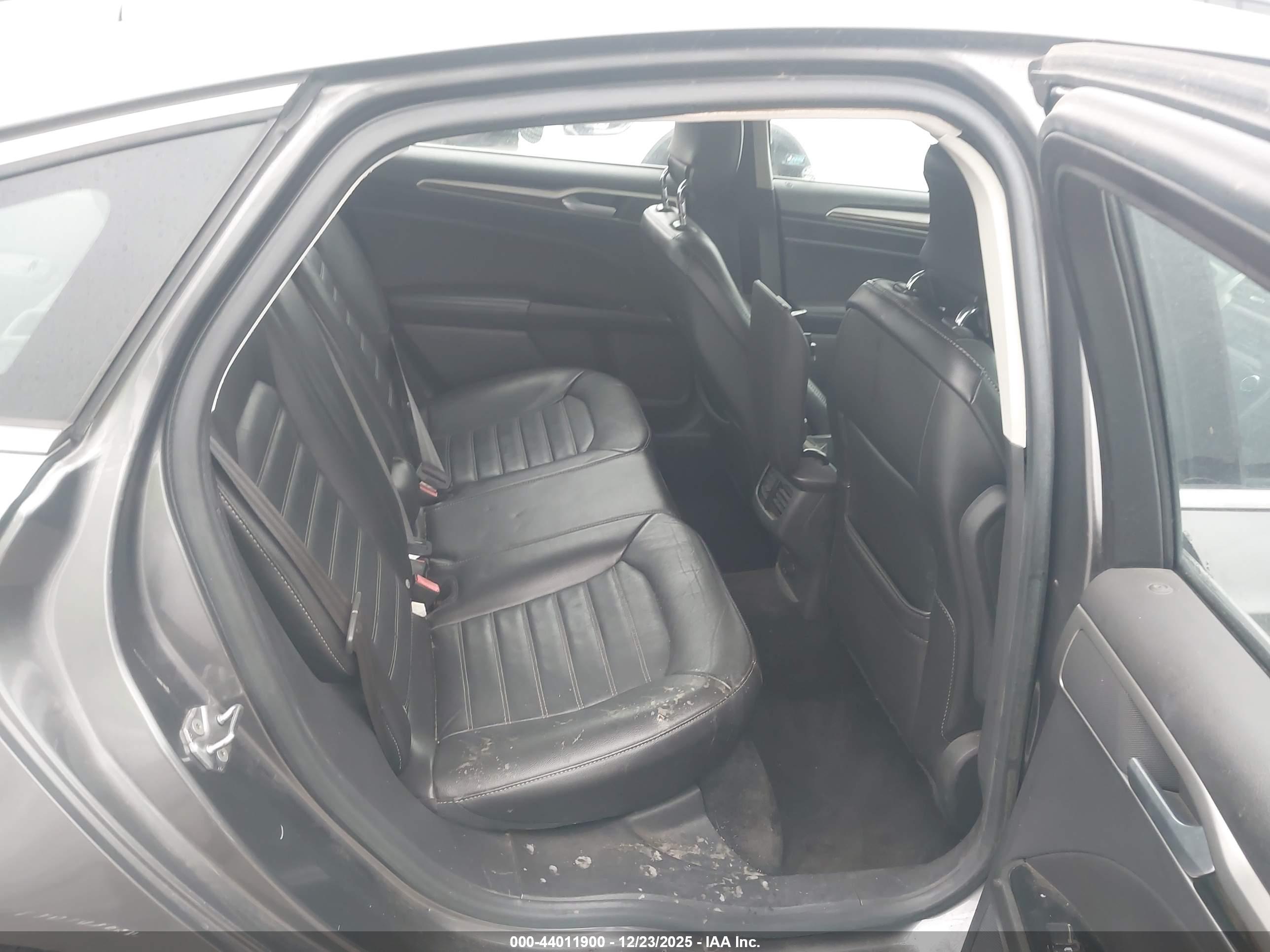 FORD FUSION image 8