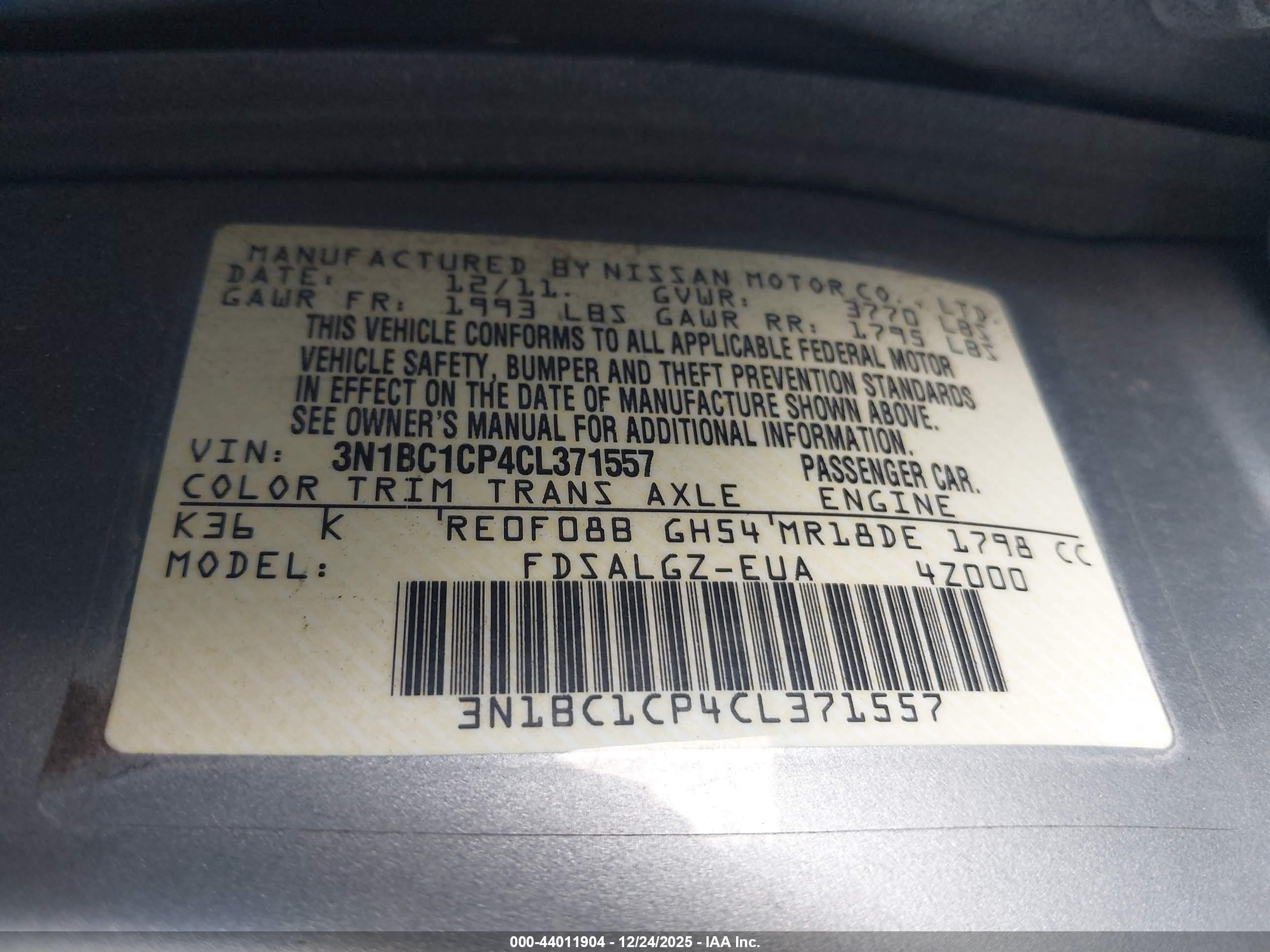 NISSAN VERSA image 9