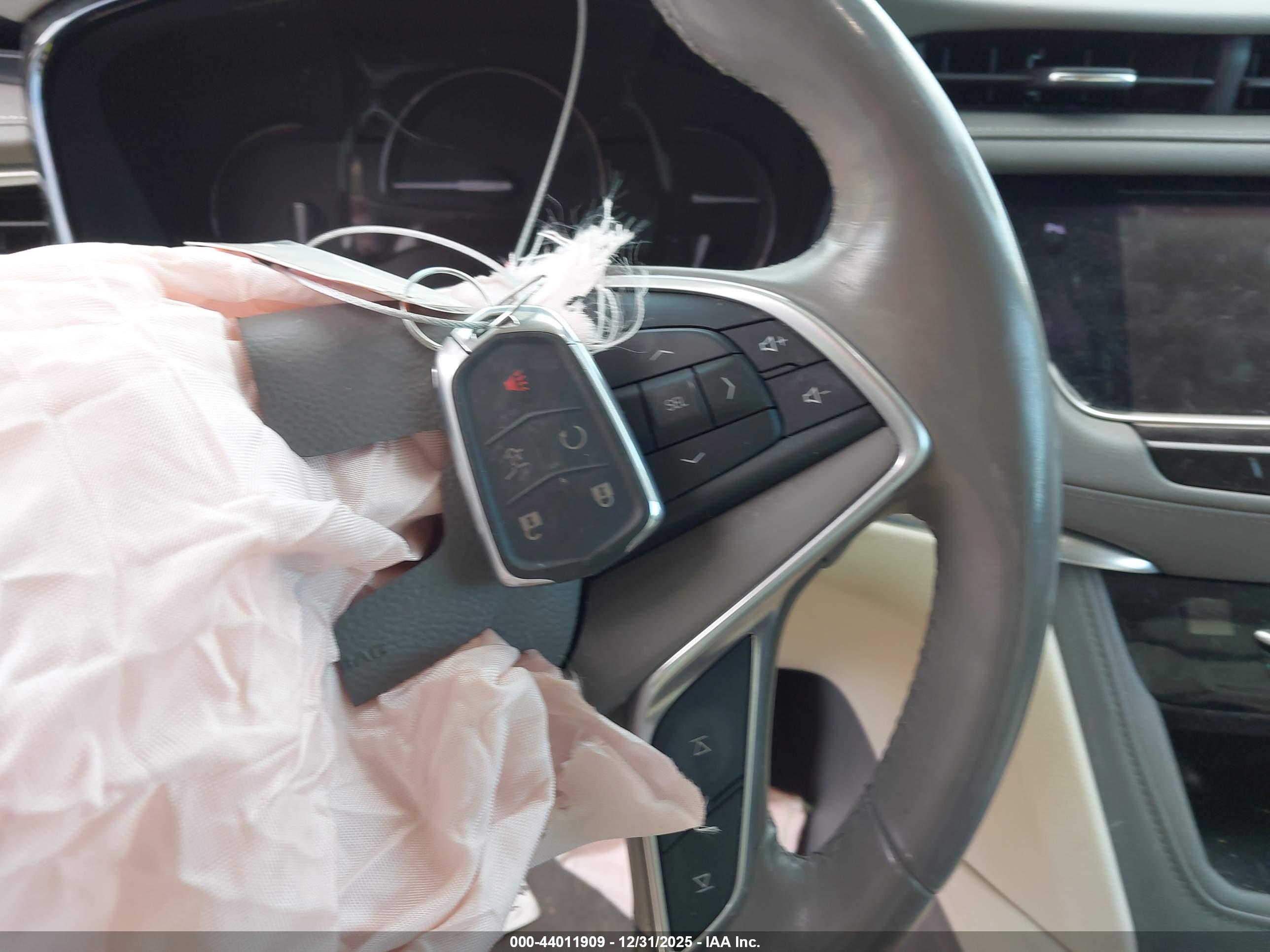 CADILLAC XT5 image 11