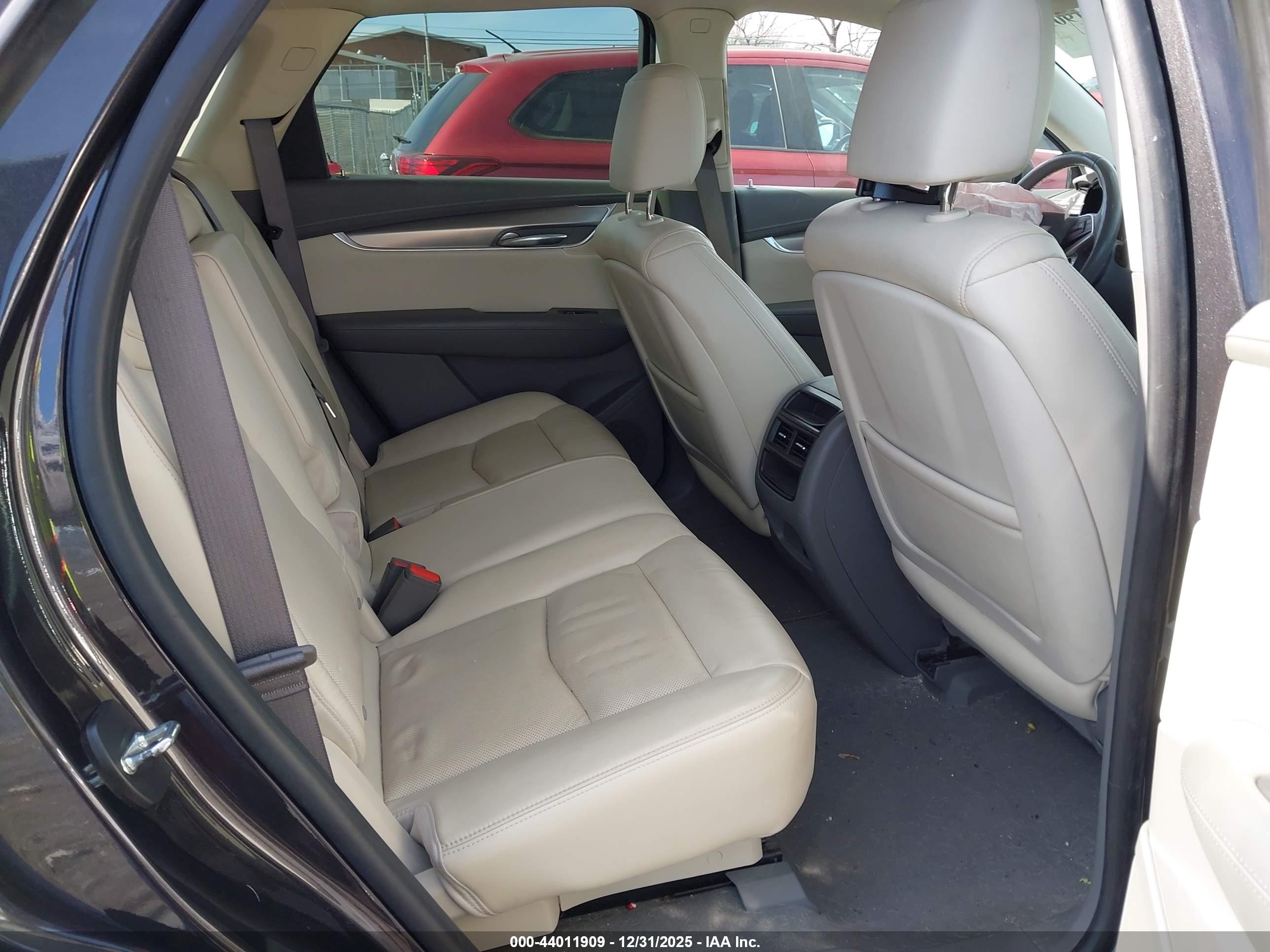 CADILLAC XT5 image 8