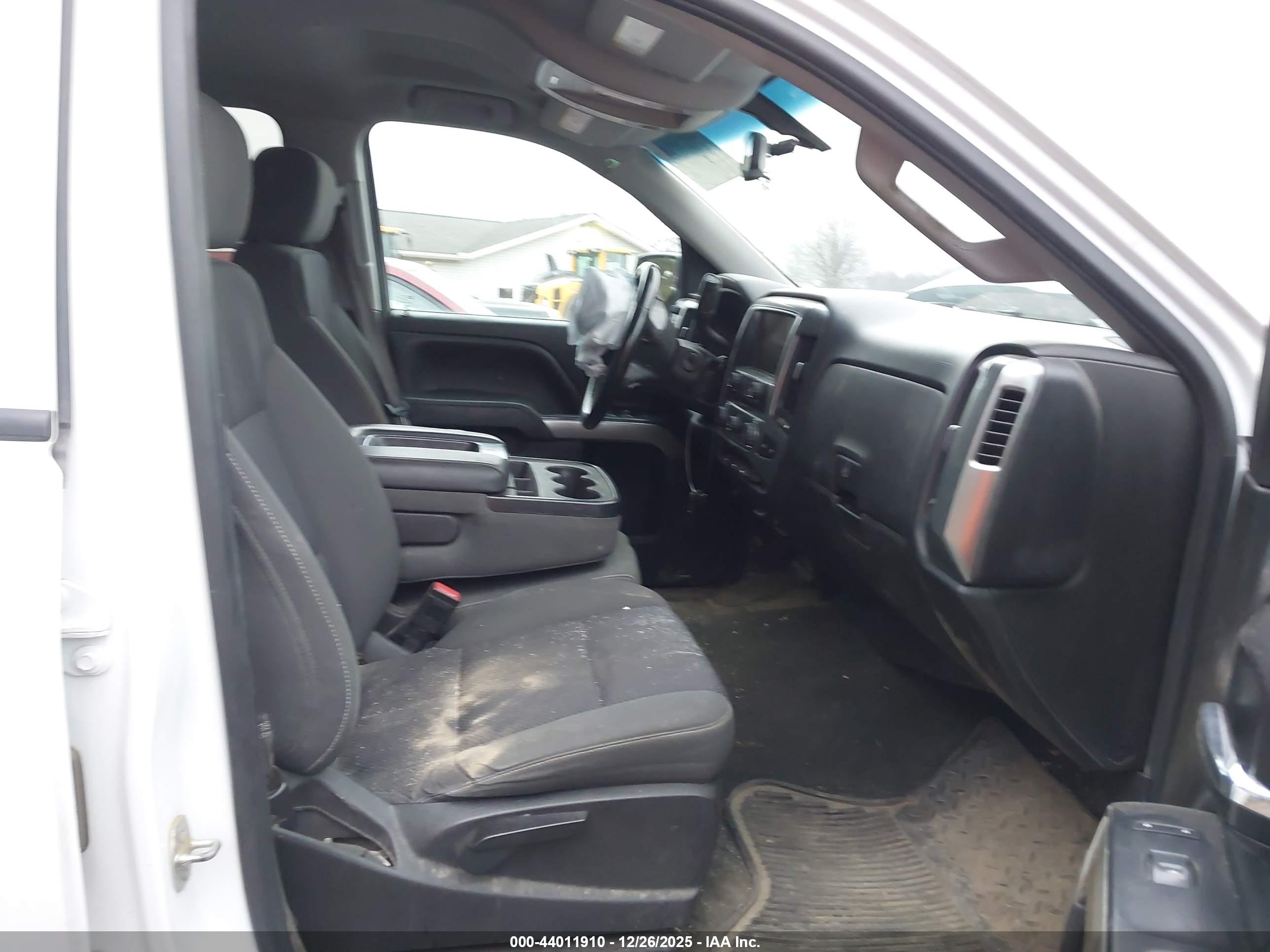 CHEVROLET SILVERADO image 5