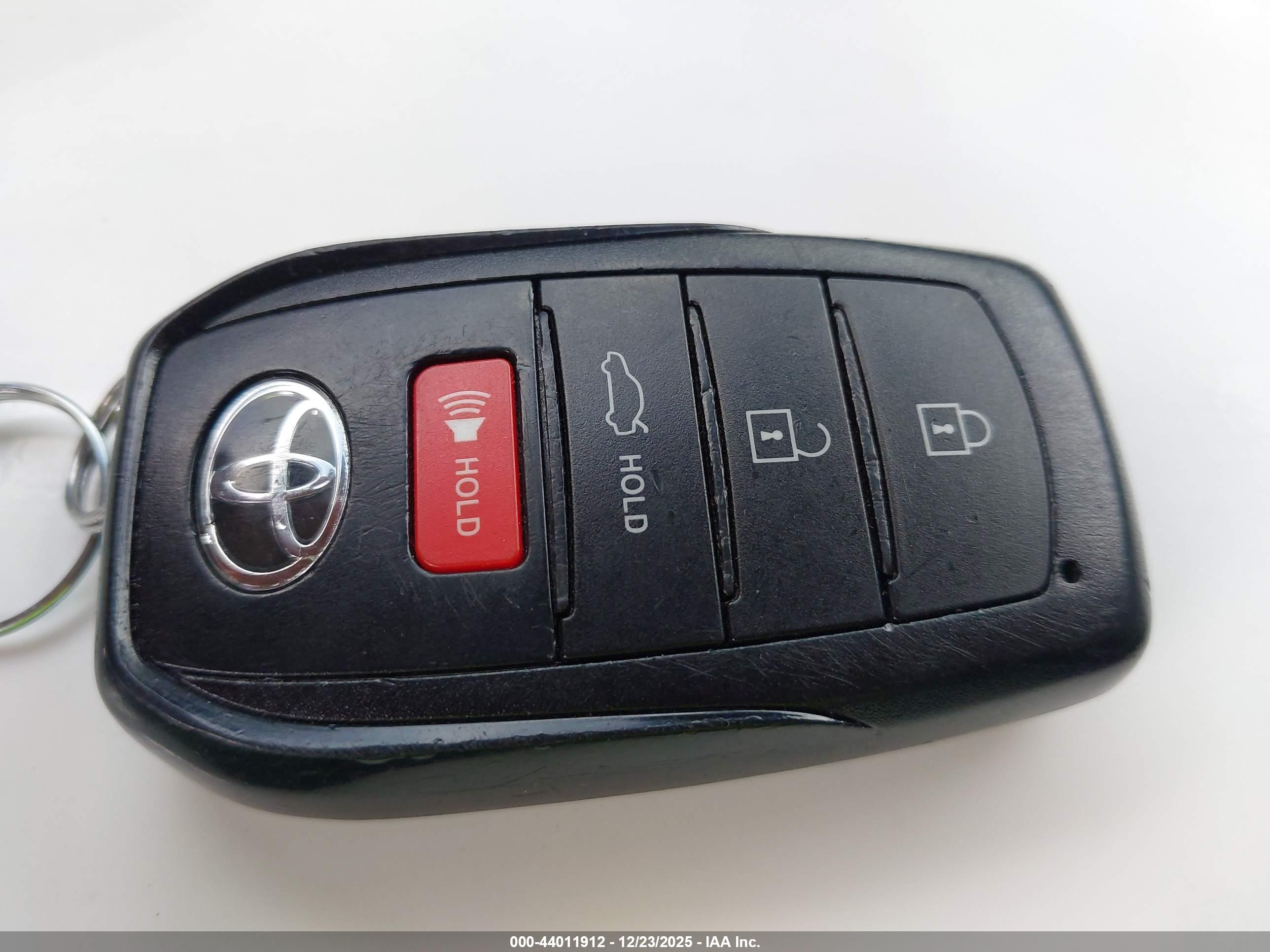 TOYOTA CAMRY image 11