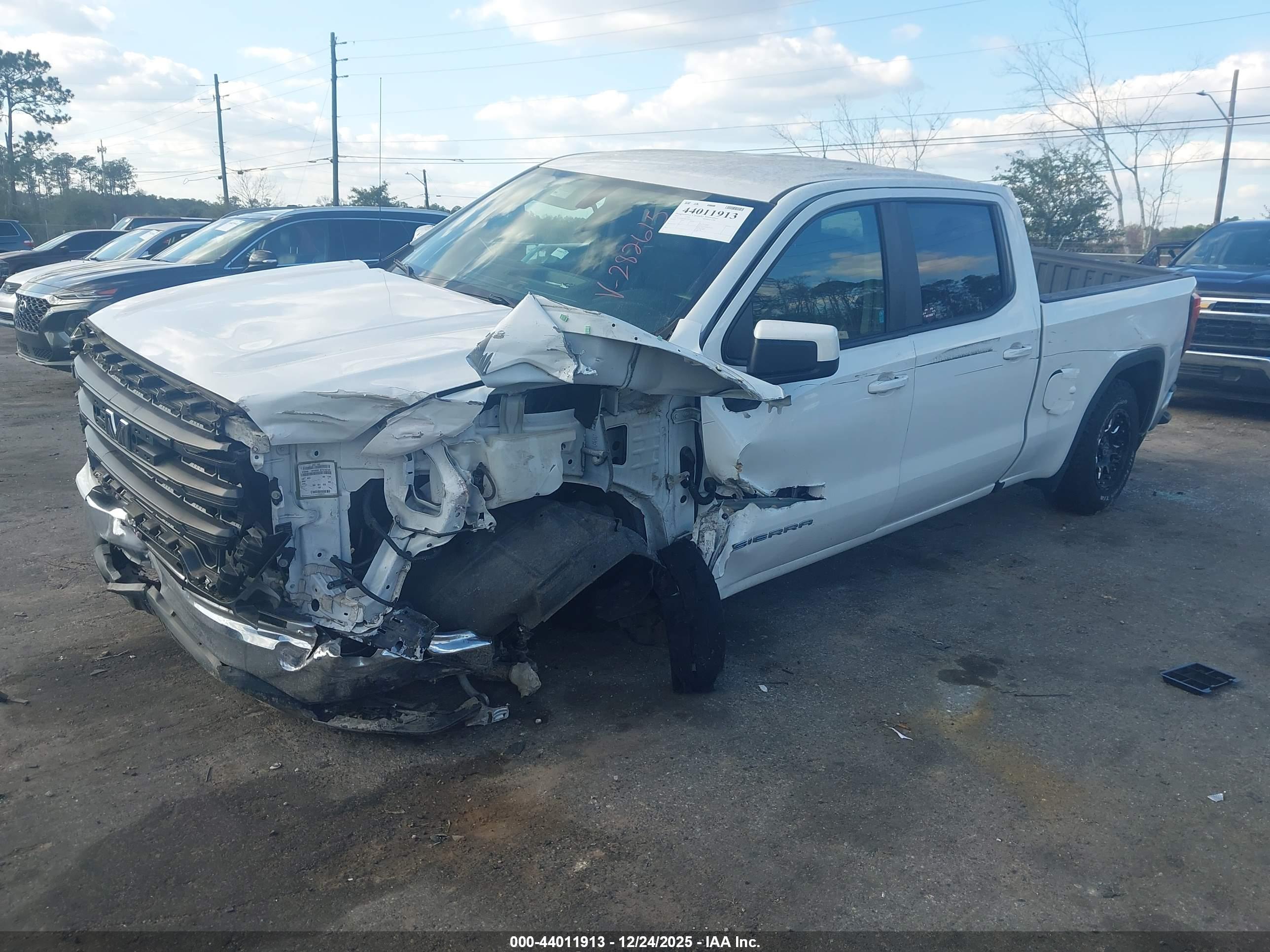 GMC SIERRA image 2