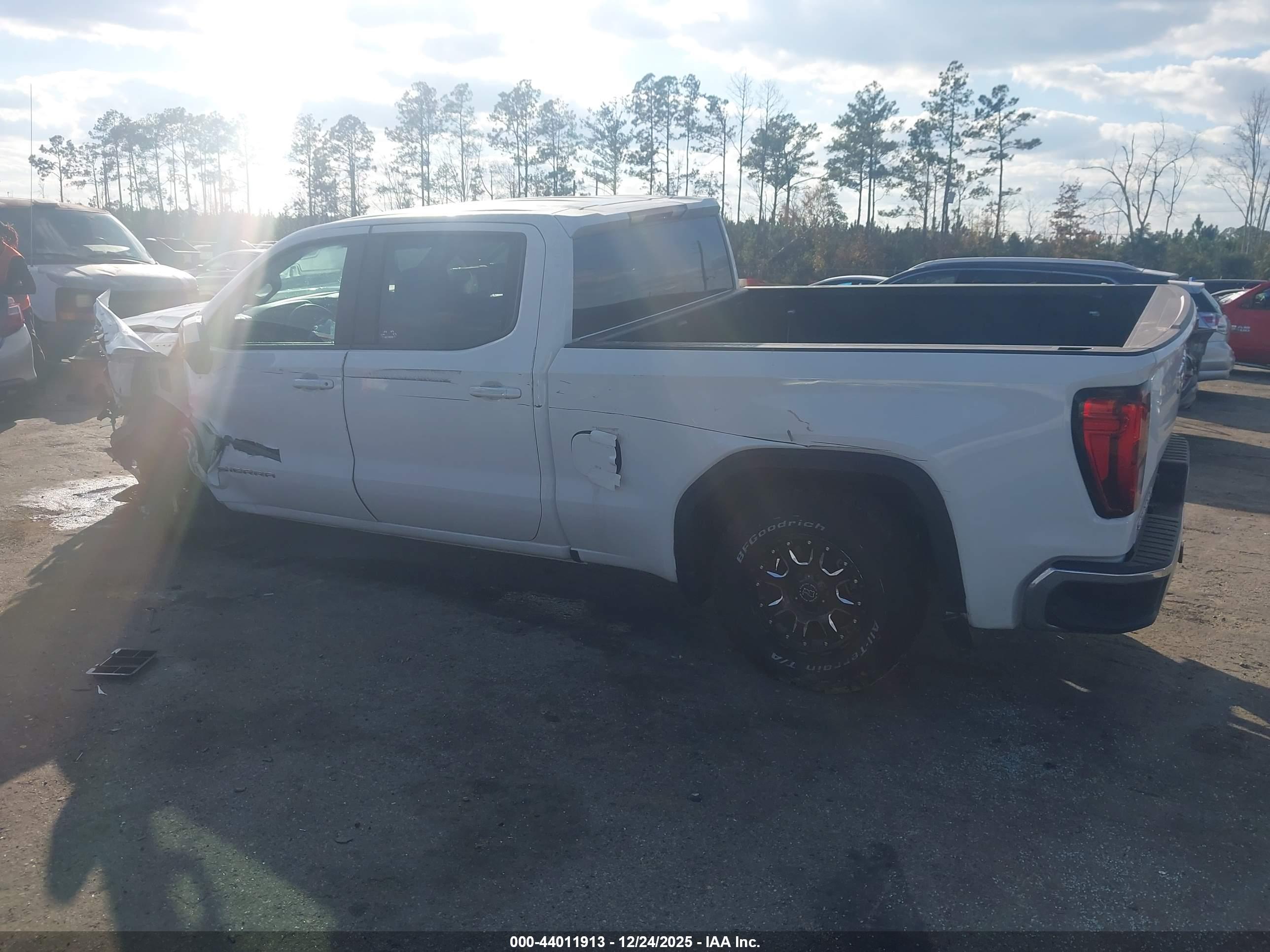 GMC SIERRA image 3