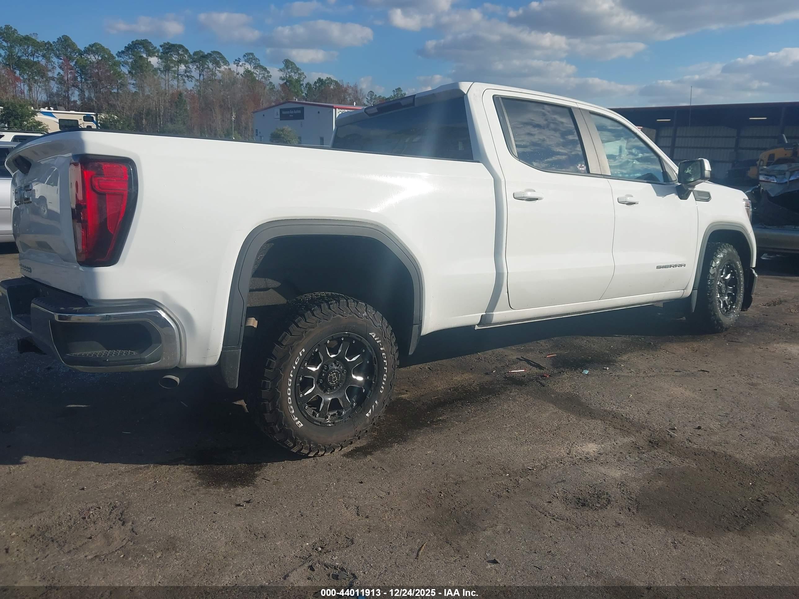 GMC SIERRA image 4