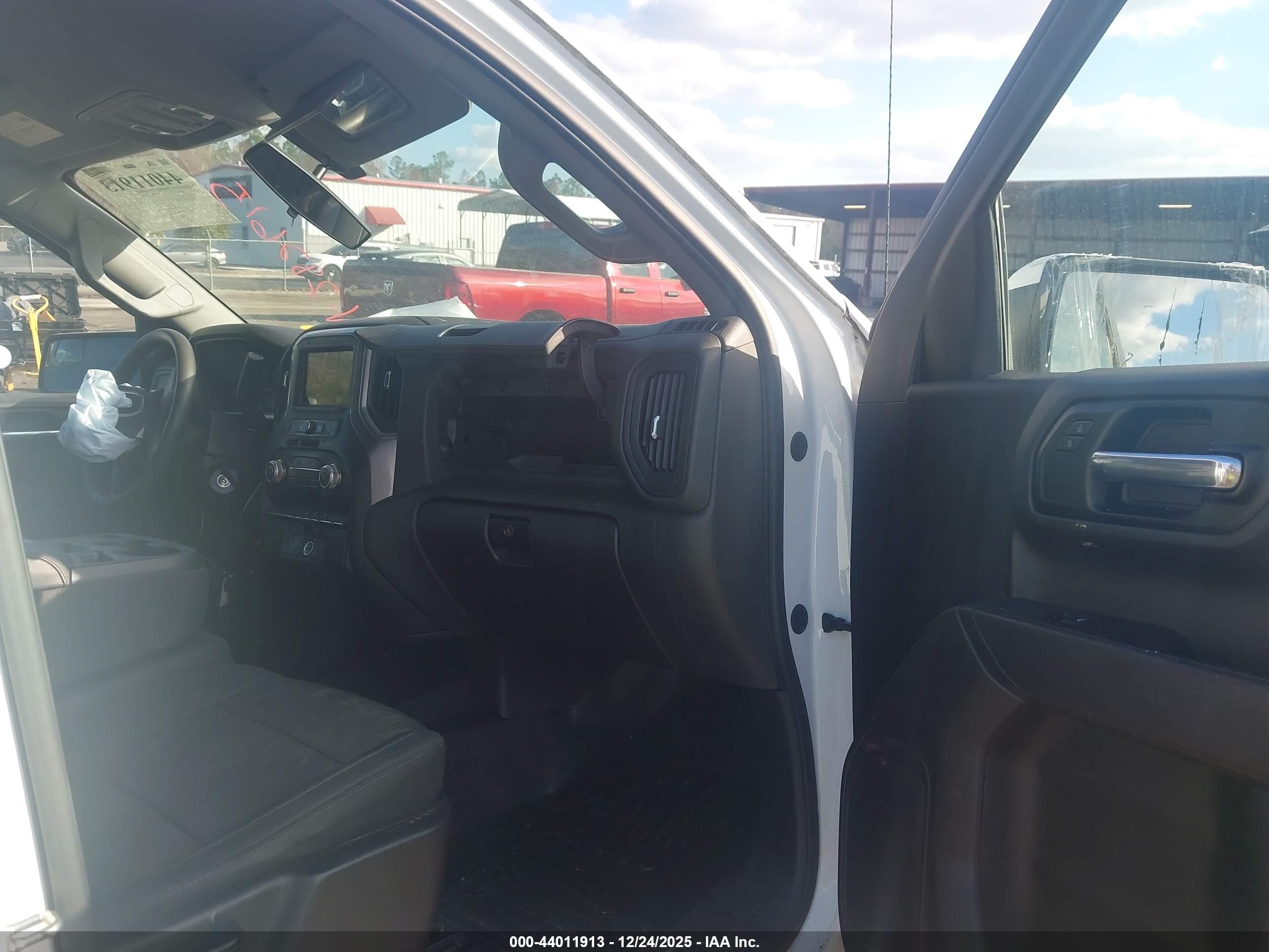 GMC SIERRA image 5