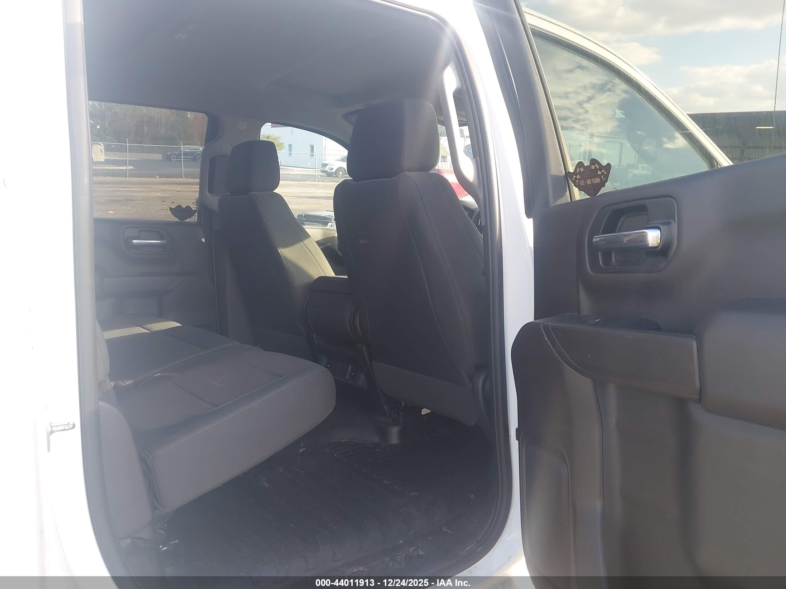 GMC SIERRA image 8