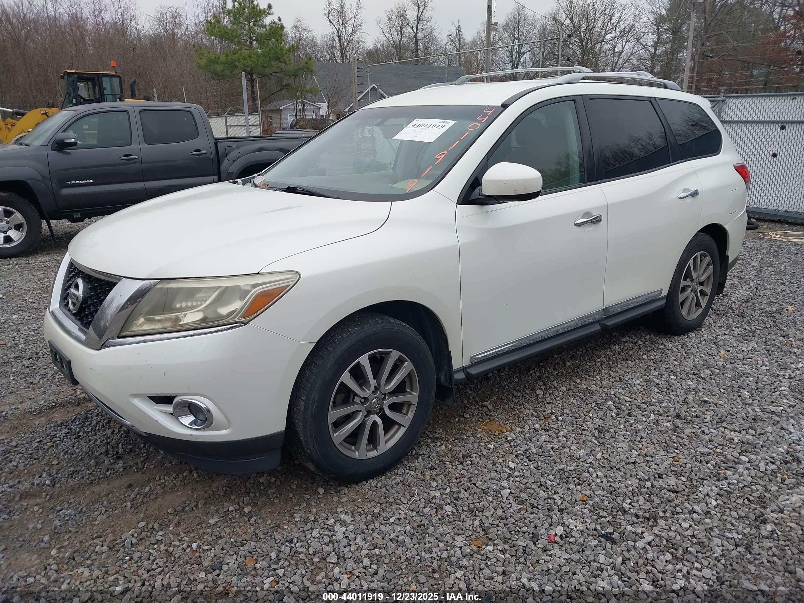 NISSAN PATHFINDER image 2