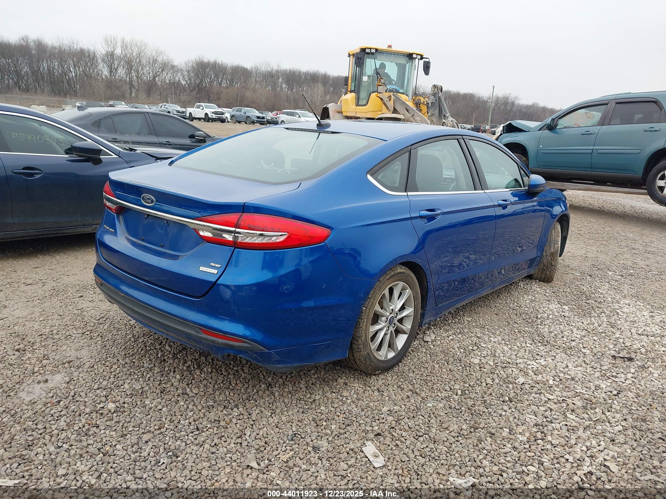 FORD FUSION image 4