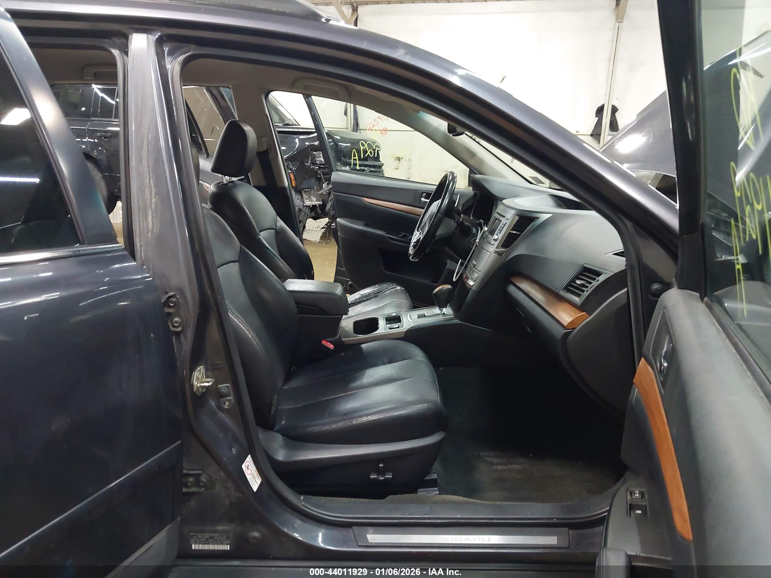 SUBARU OUTBACK image 5