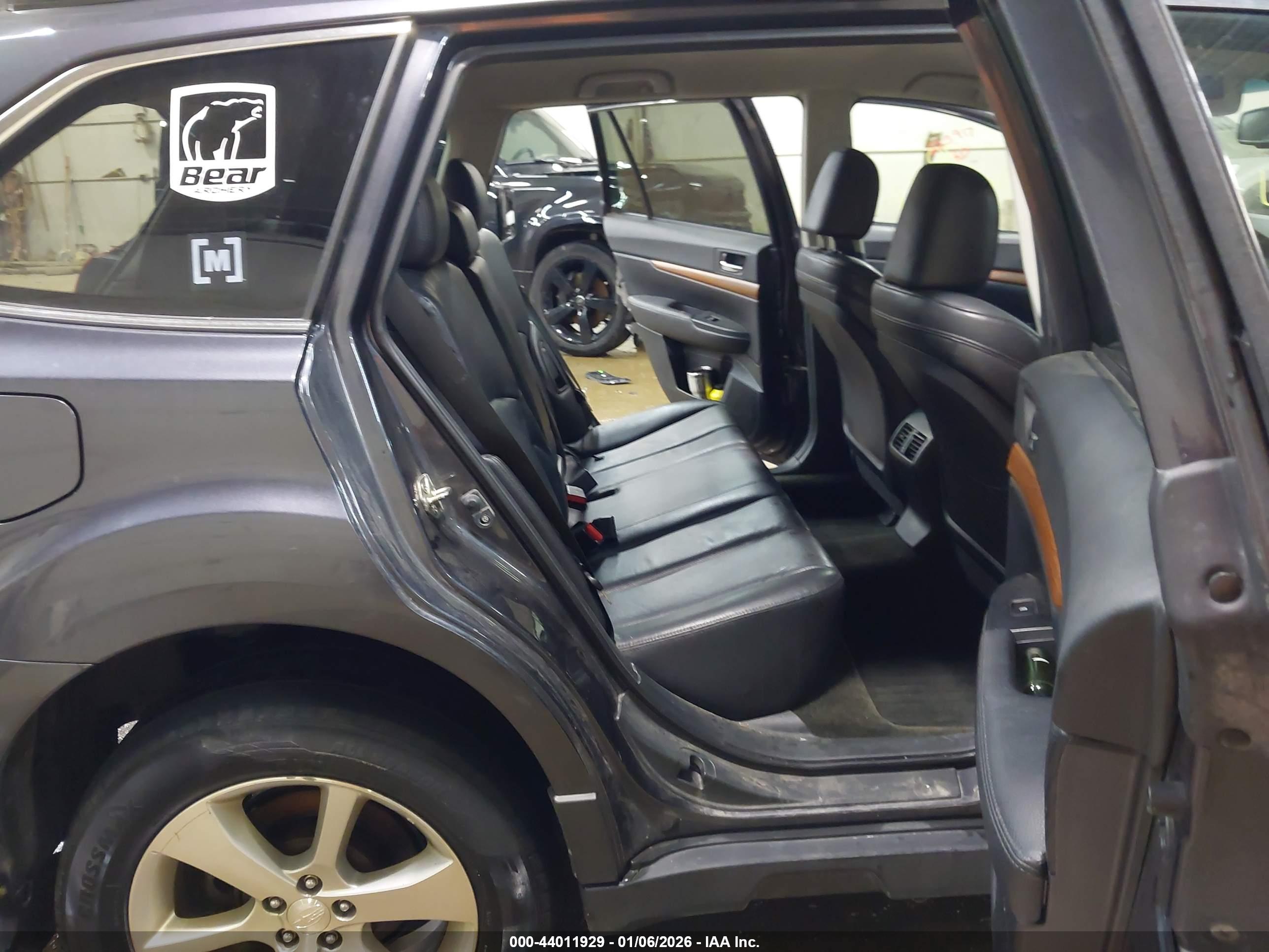SUBARU OUTBACK image 8