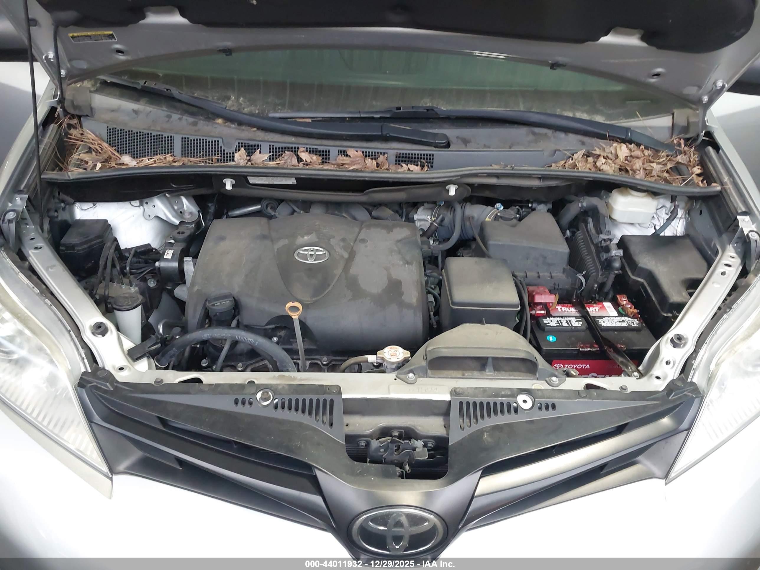 TOYOTA SIENNA image 10