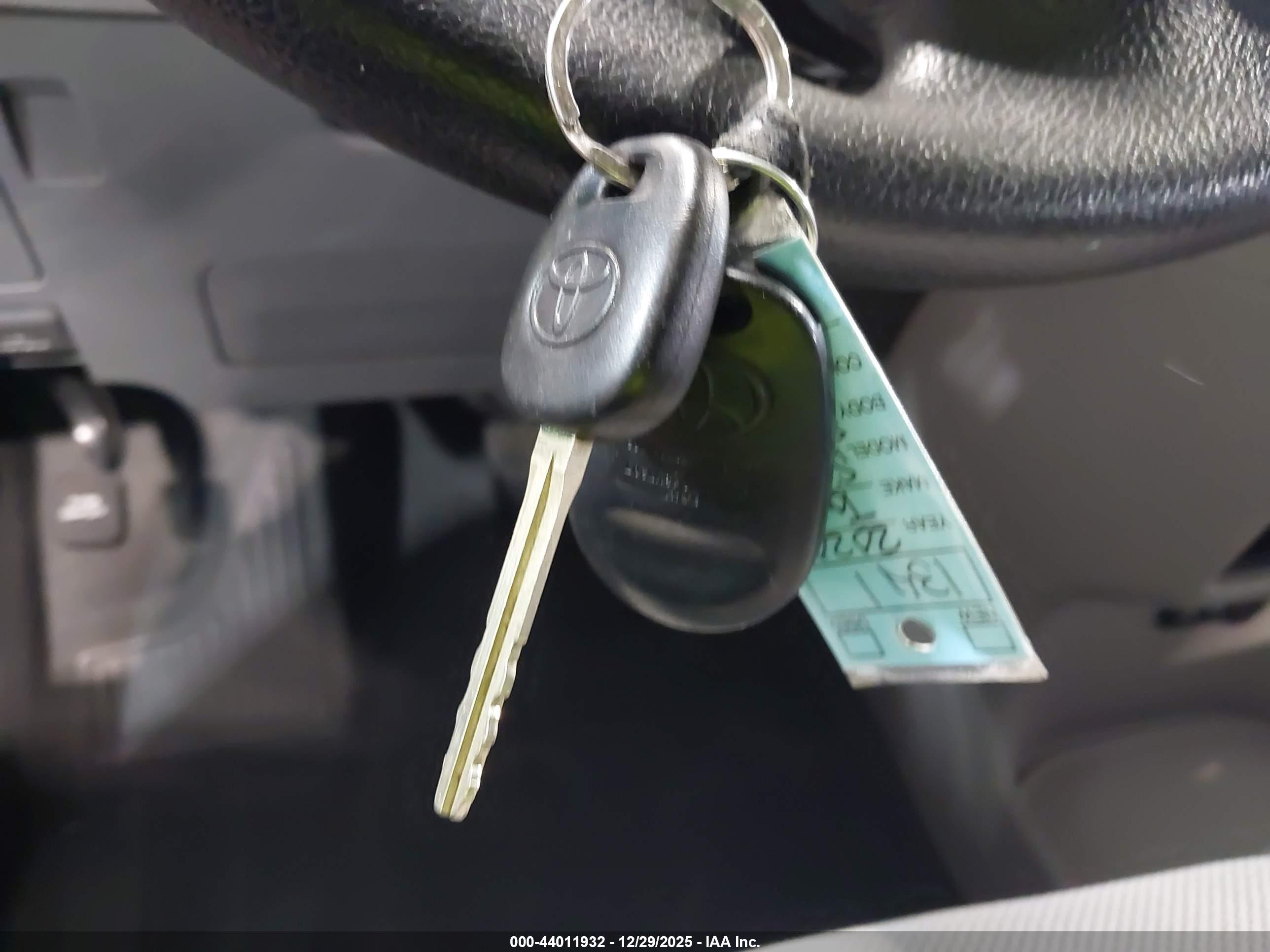 TOYOTA SIENNA image 11