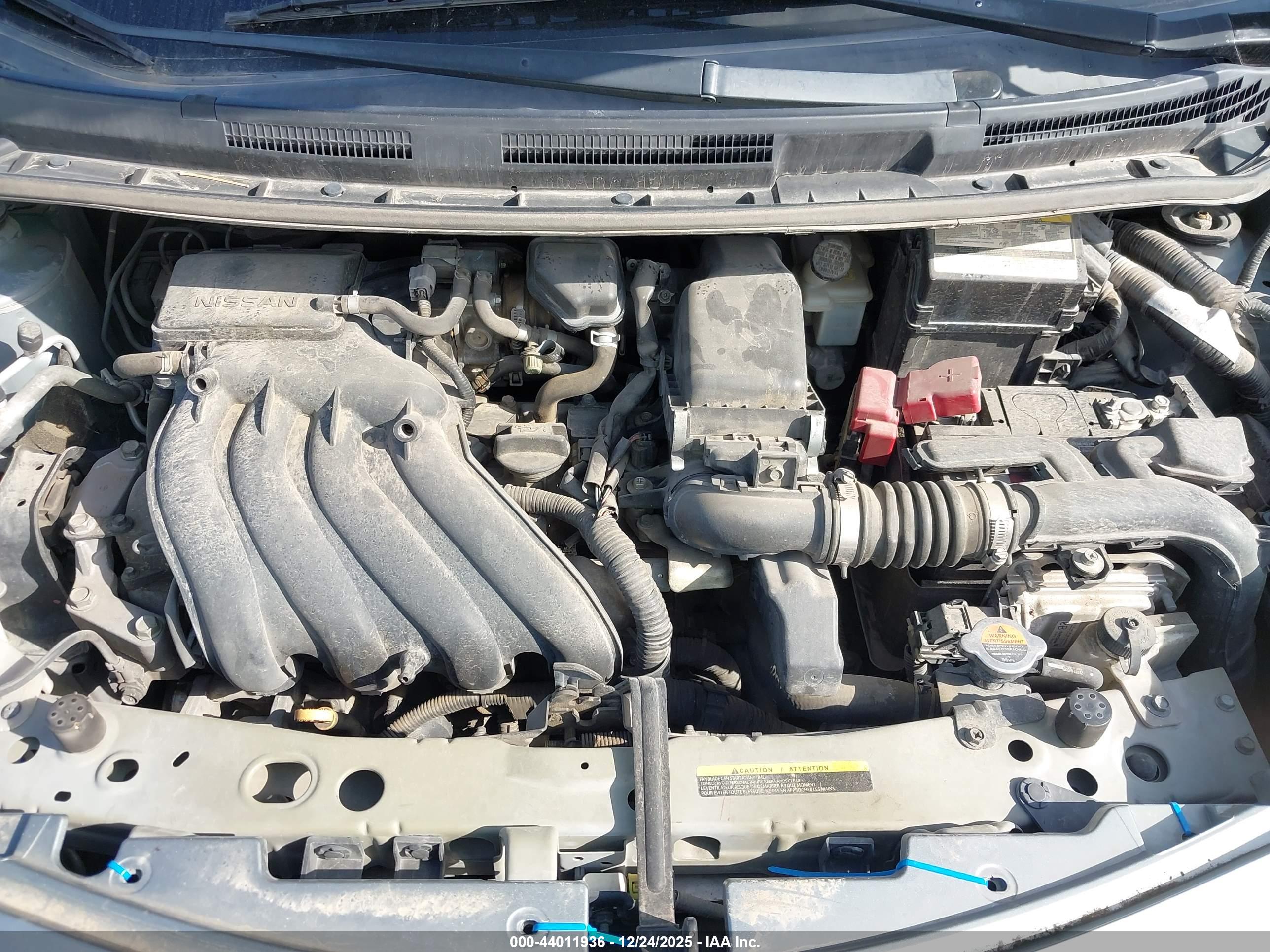 NISSAN VERSA image 10