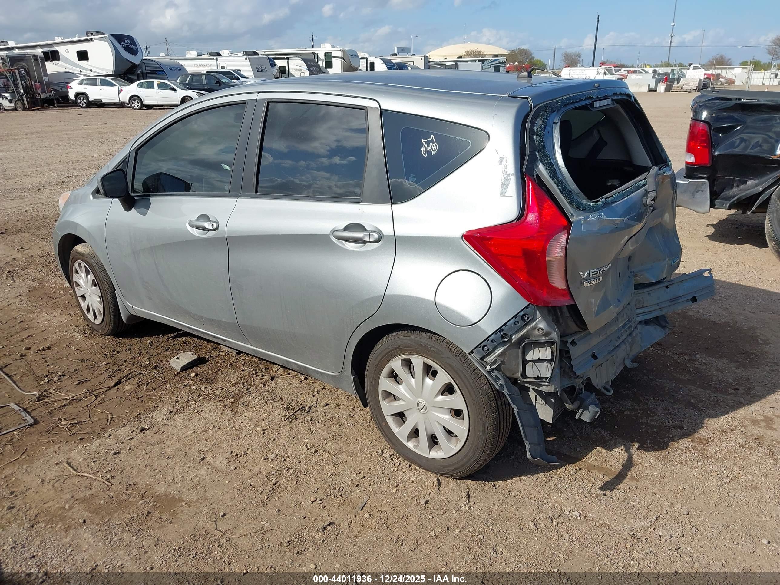 NISSAN VERSA image 3