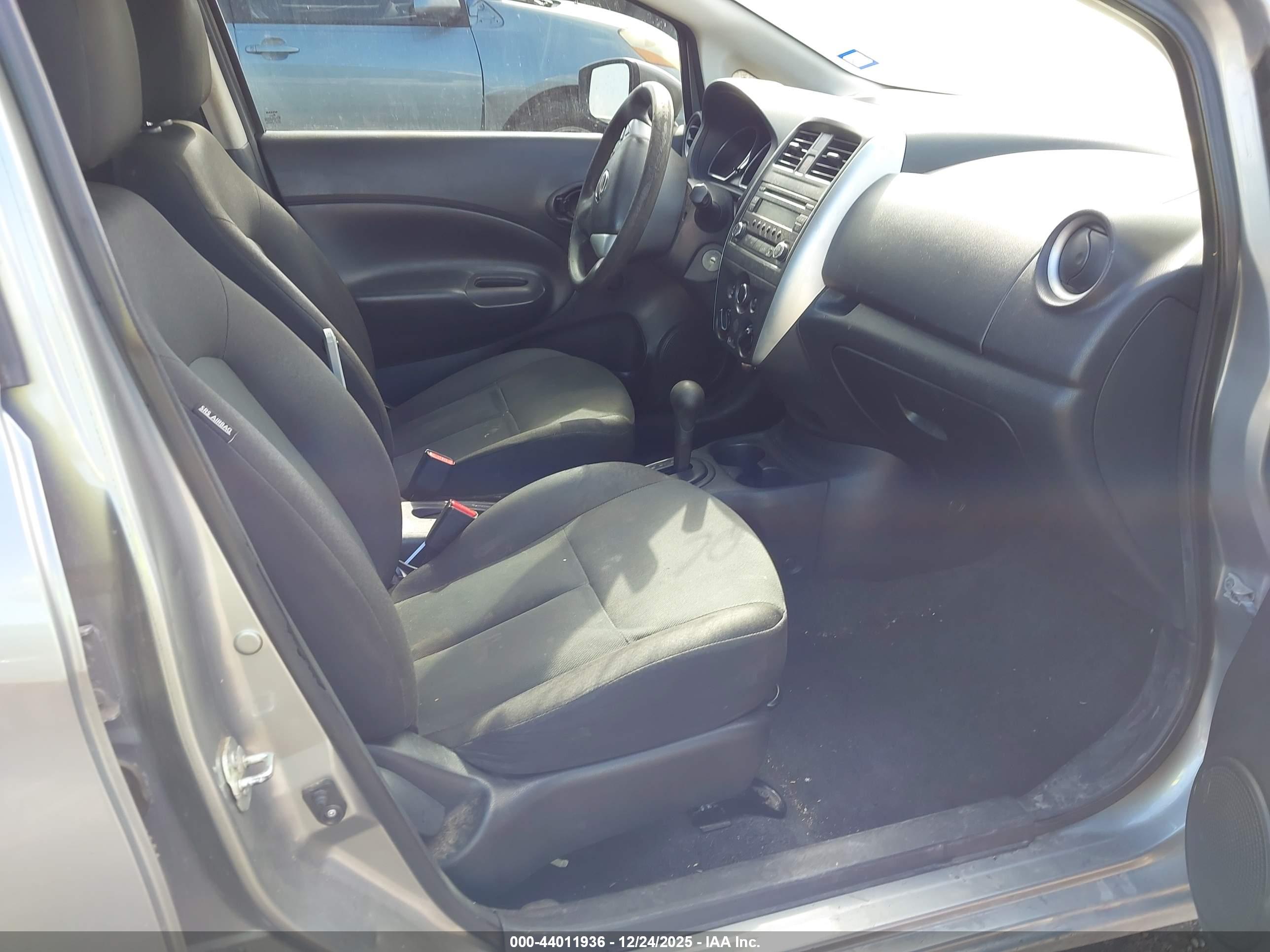 NISSAN VERSA image 5