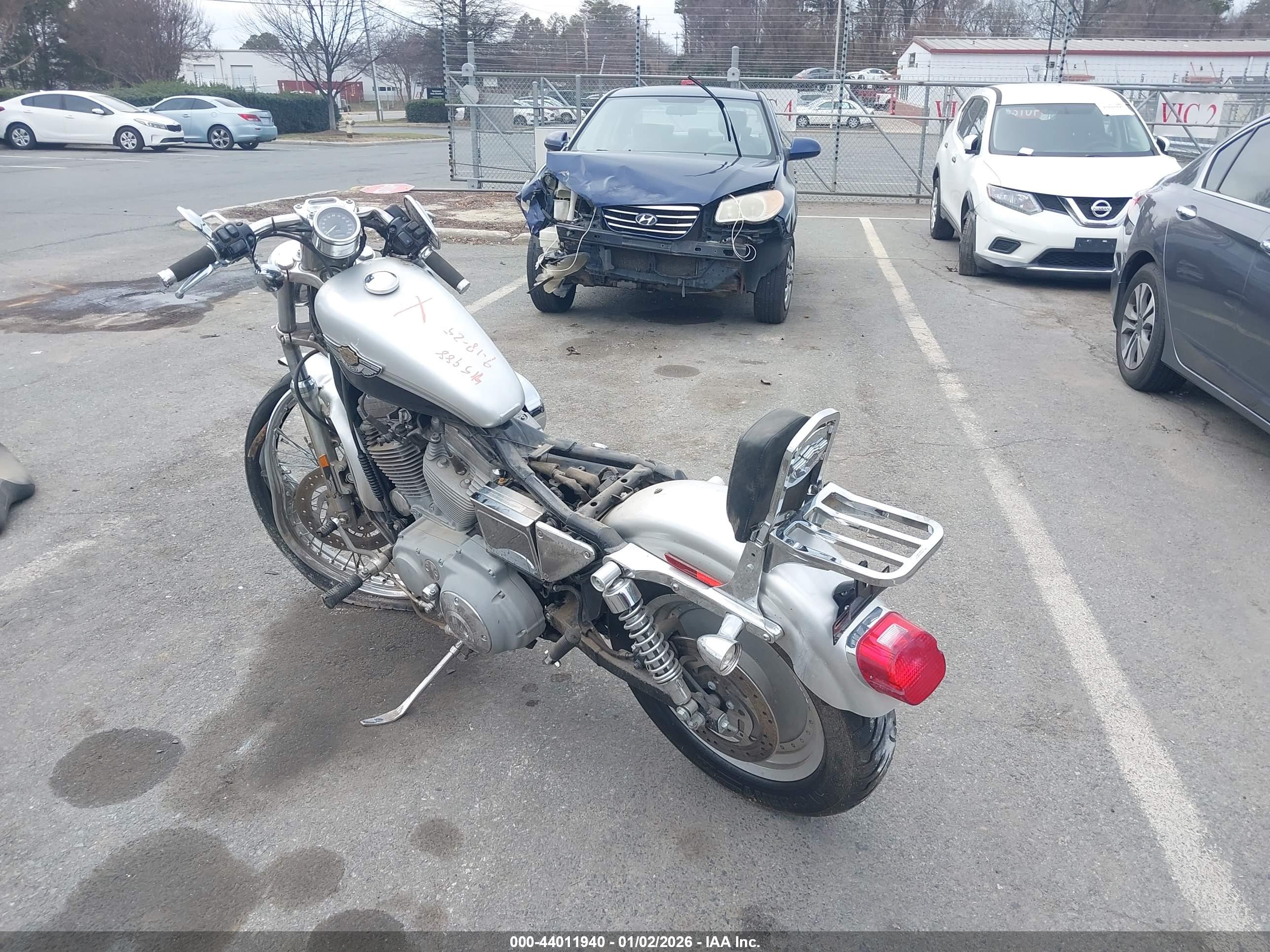 HARLEY-DAVIDSON XL883 image 3