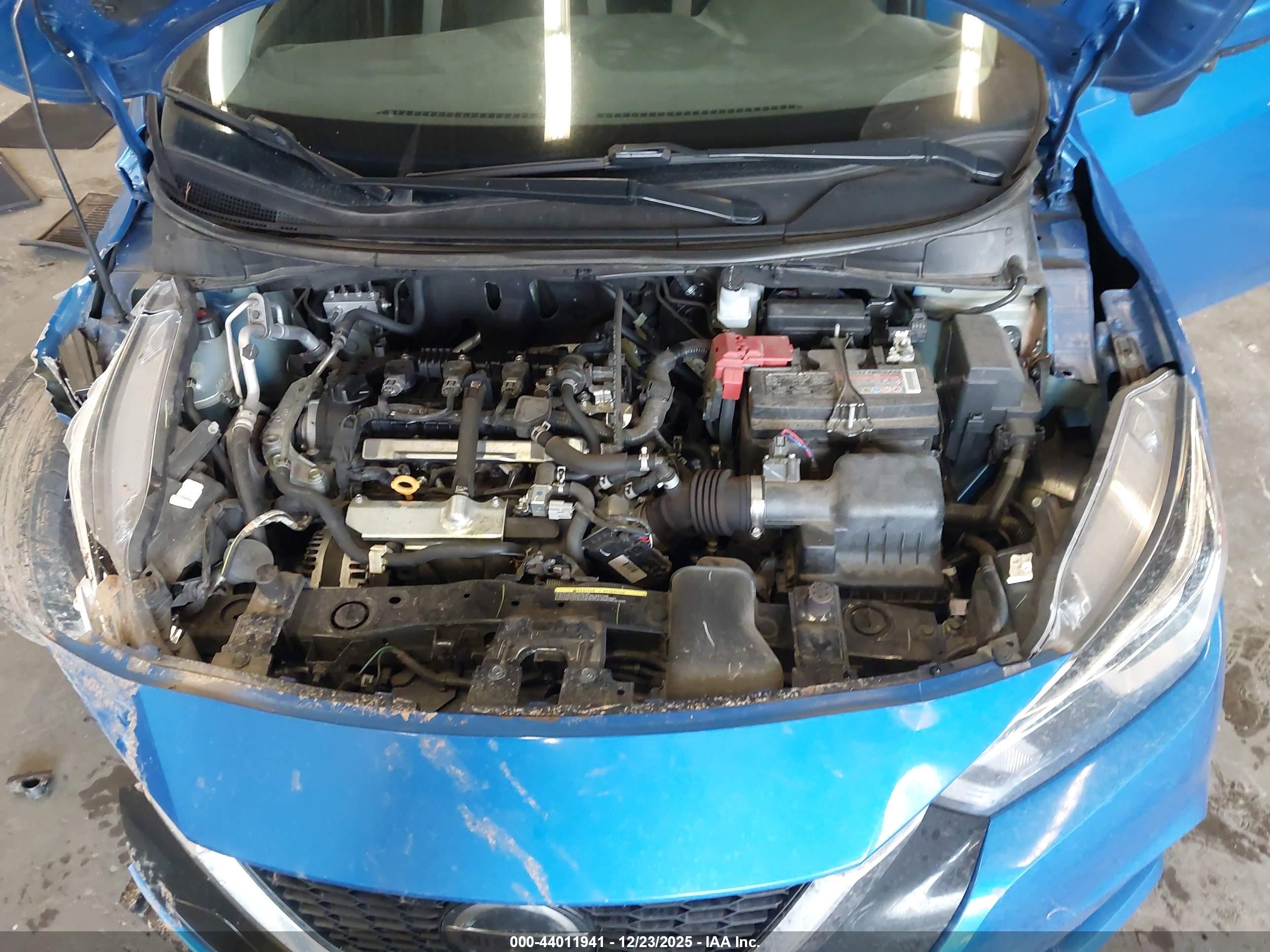 NISSAN VERSA image 10