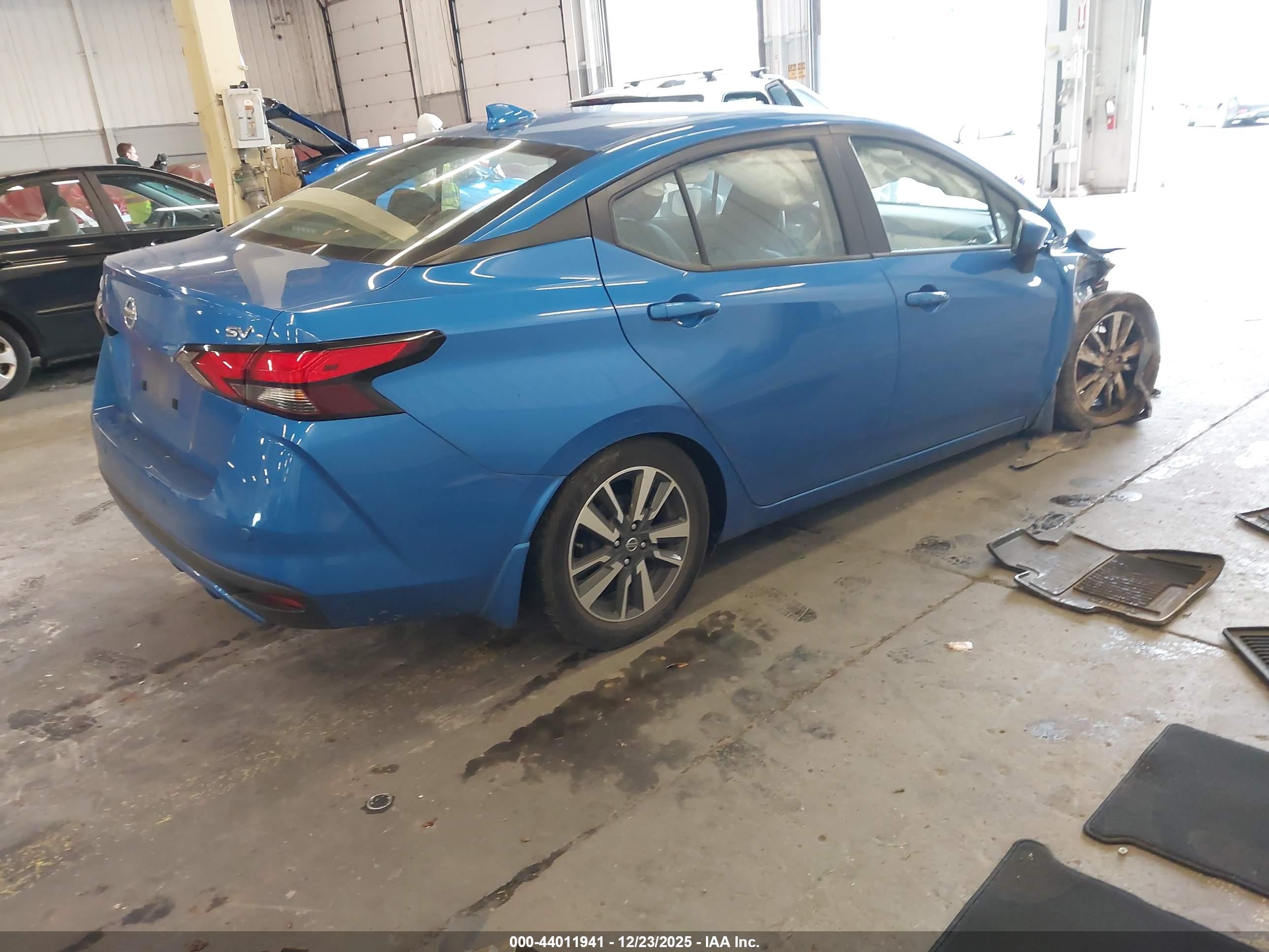 NISSAN VERSA image 4