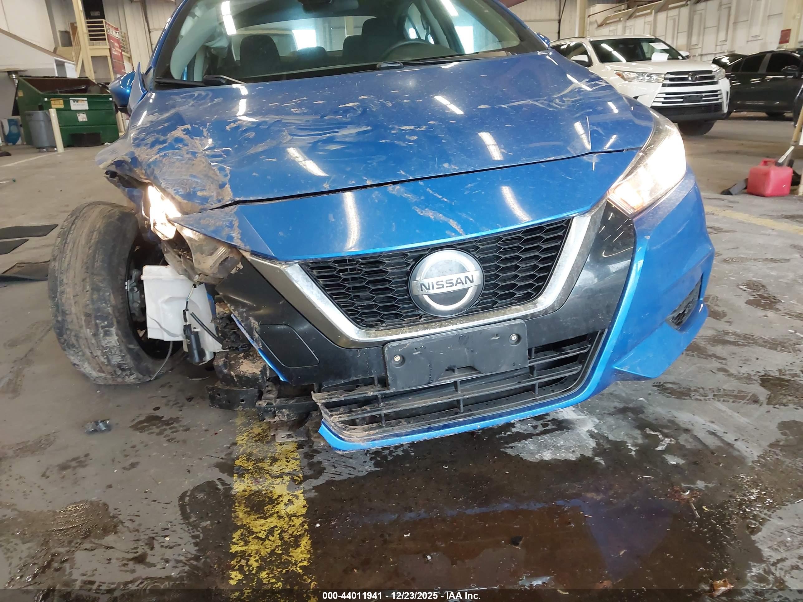 NISSAN VERSA image 6