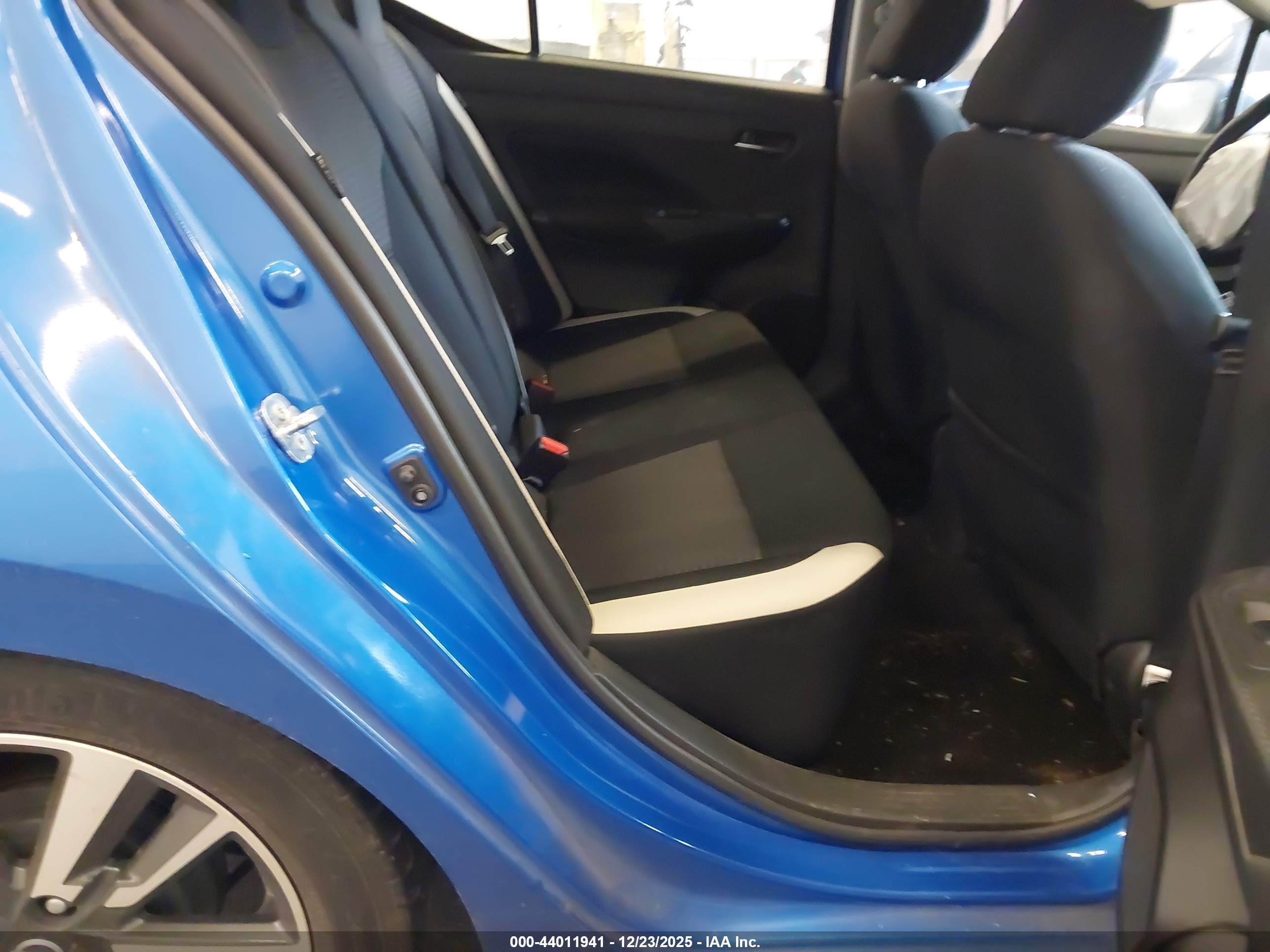 NISSAN VERSA image 8