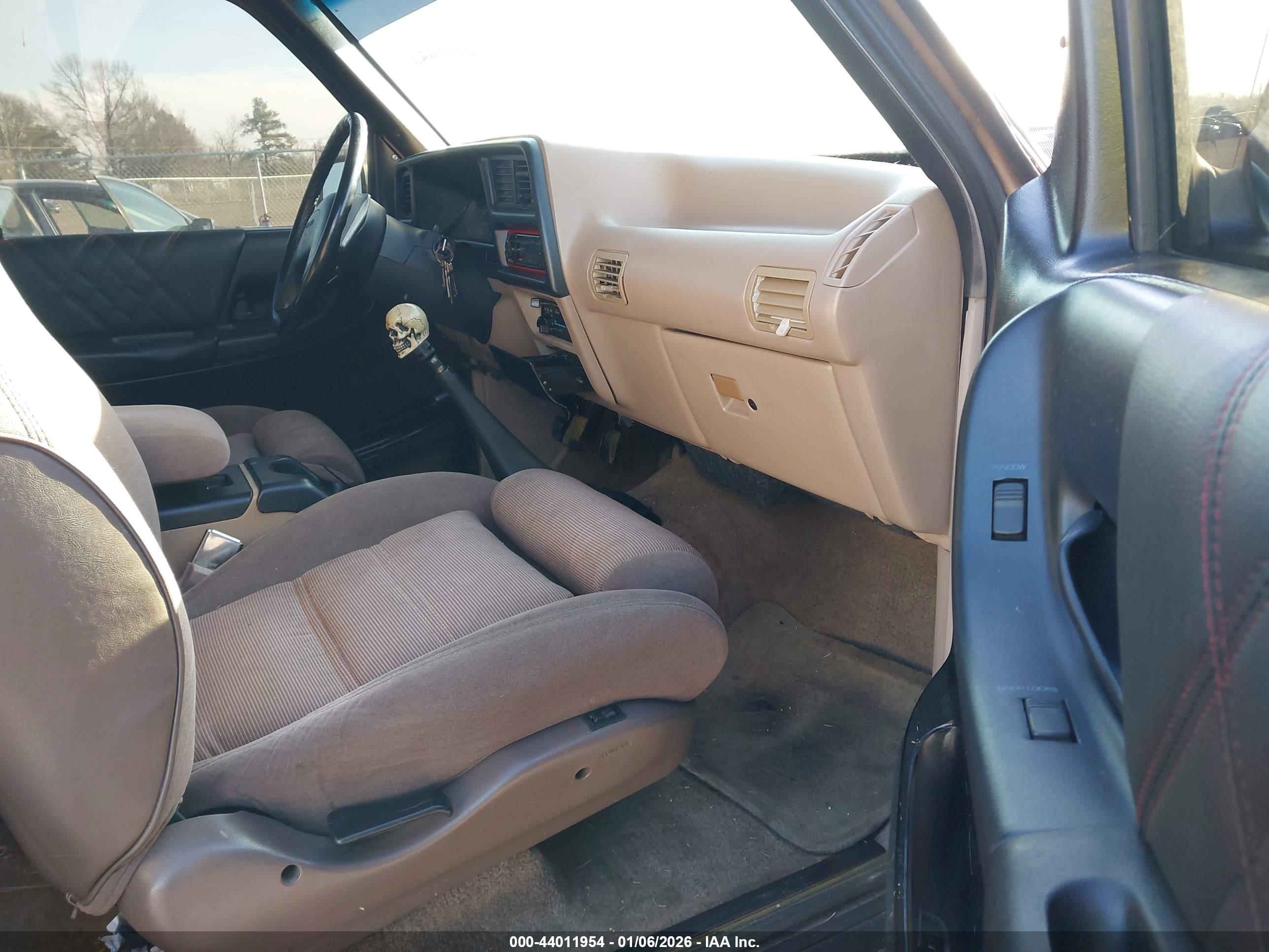 MAZDA B3000 image 5