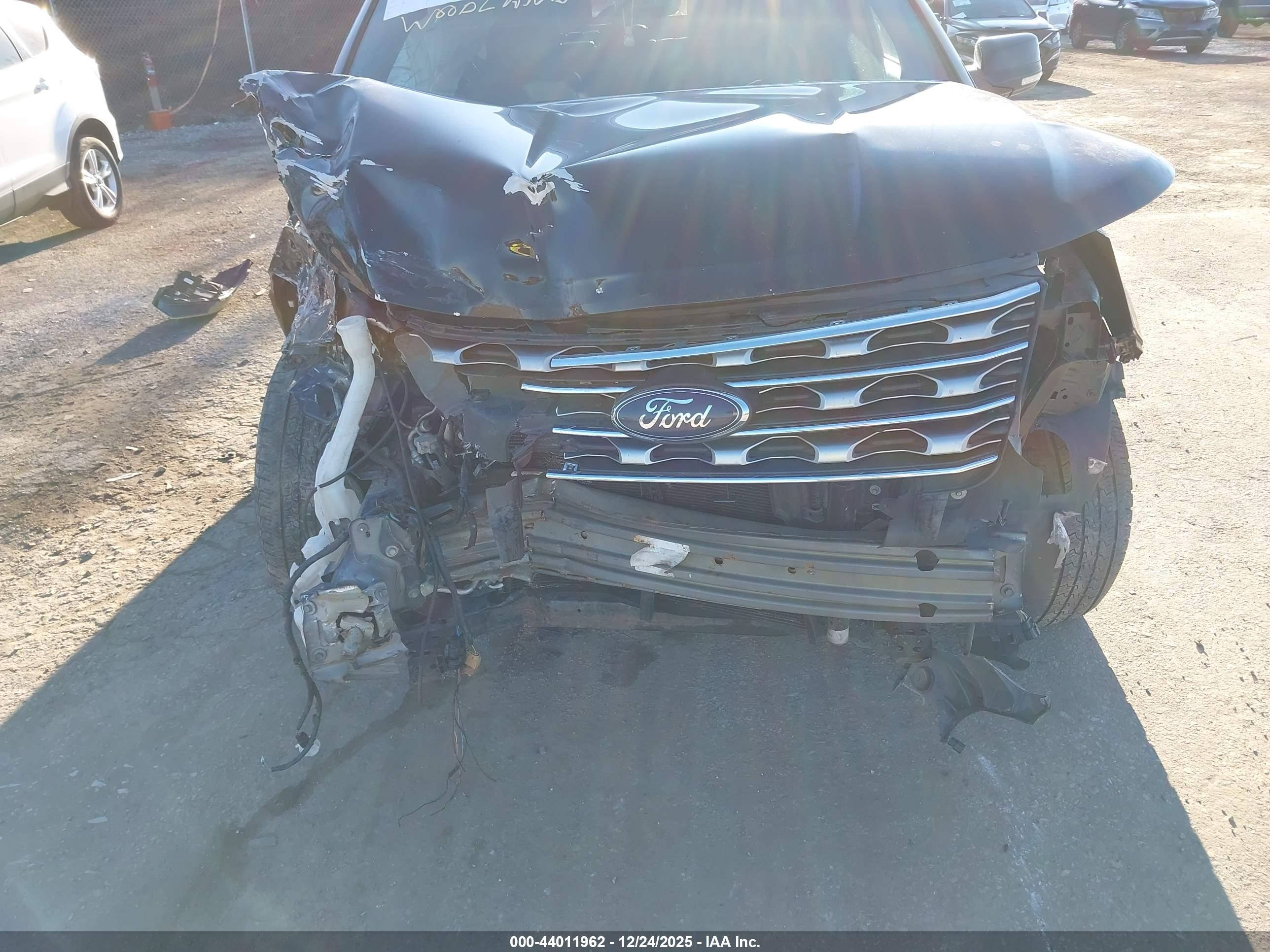 FORD EXPLORER image 10