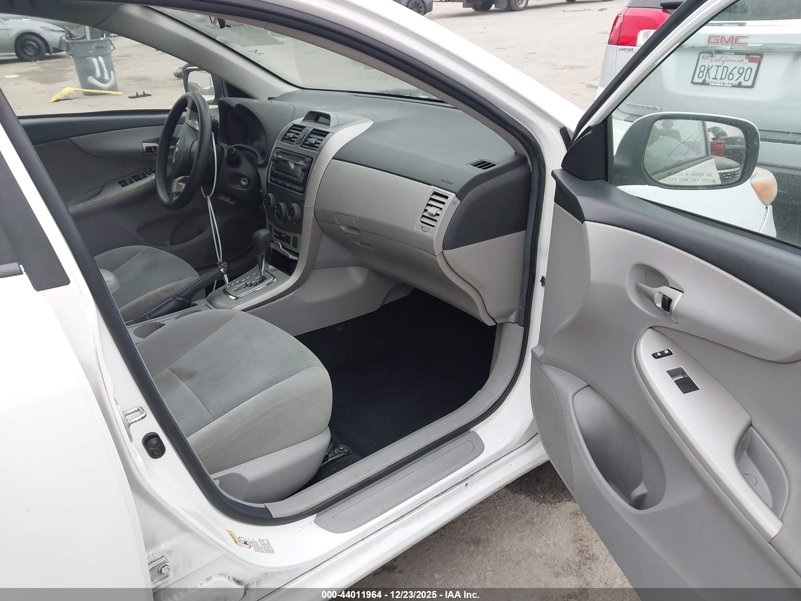 TOYOTA COROLLA image 5