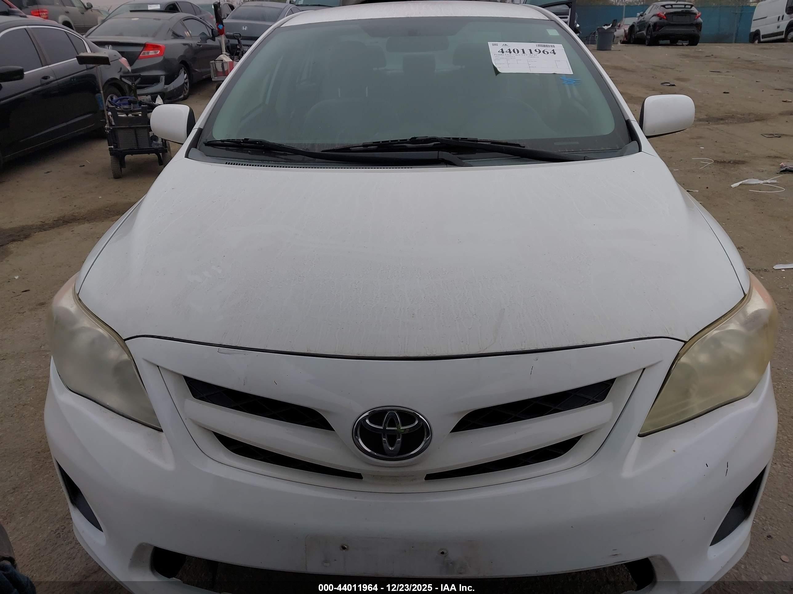TOYOTA COROLLA image 6