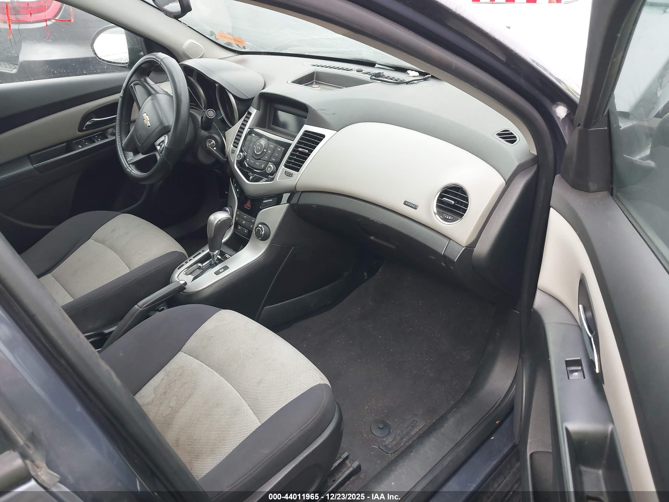 CHEVROLET CRUZE image 5