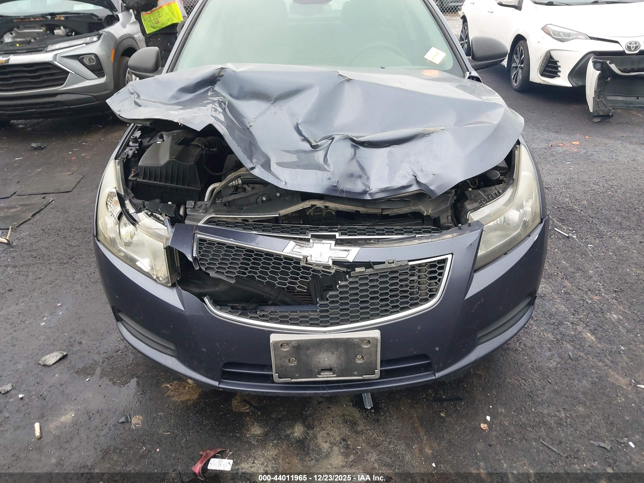 CHEVROLET CRUZE image 6