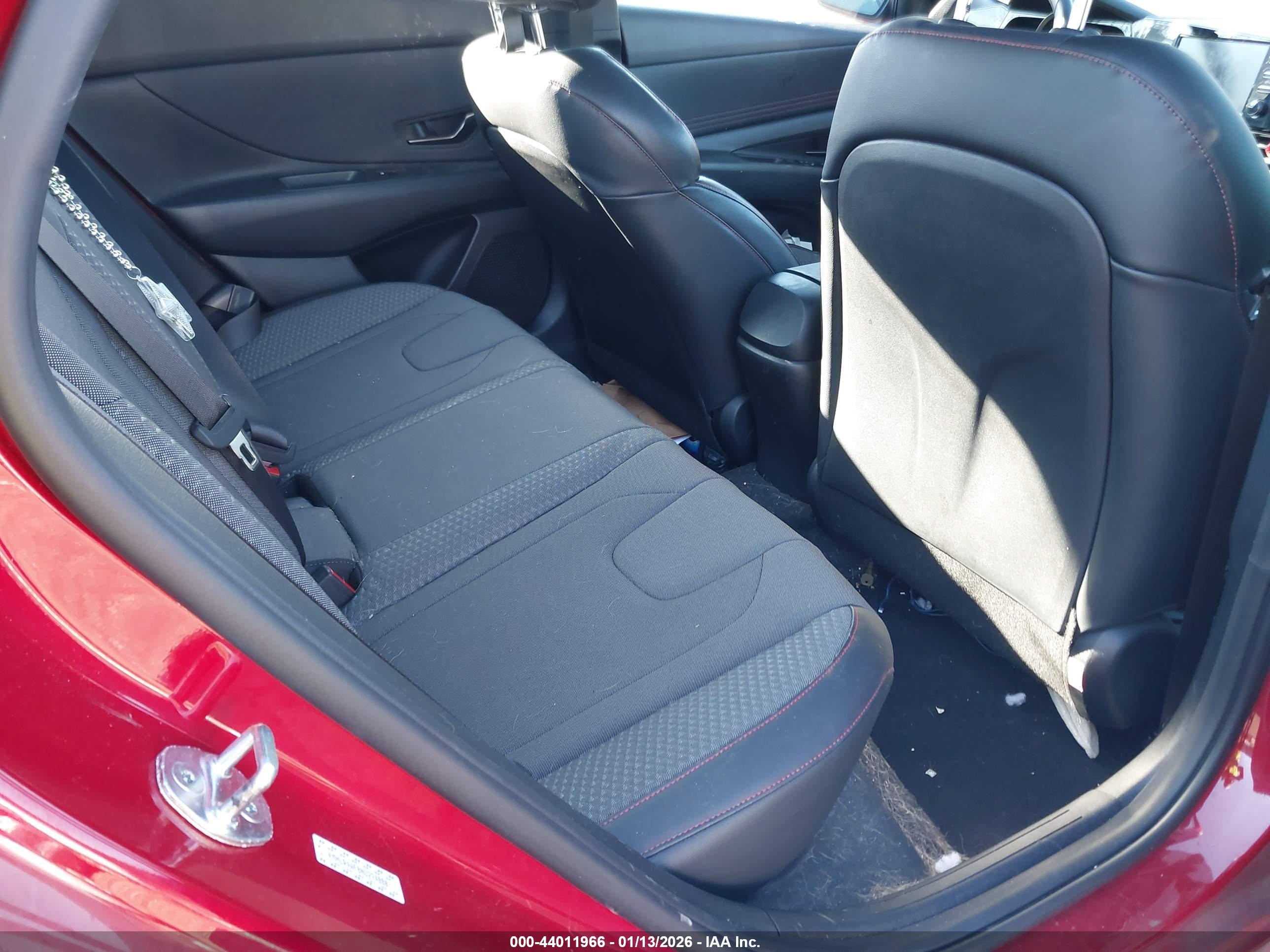 HYUNDAI ELANTRA image 8