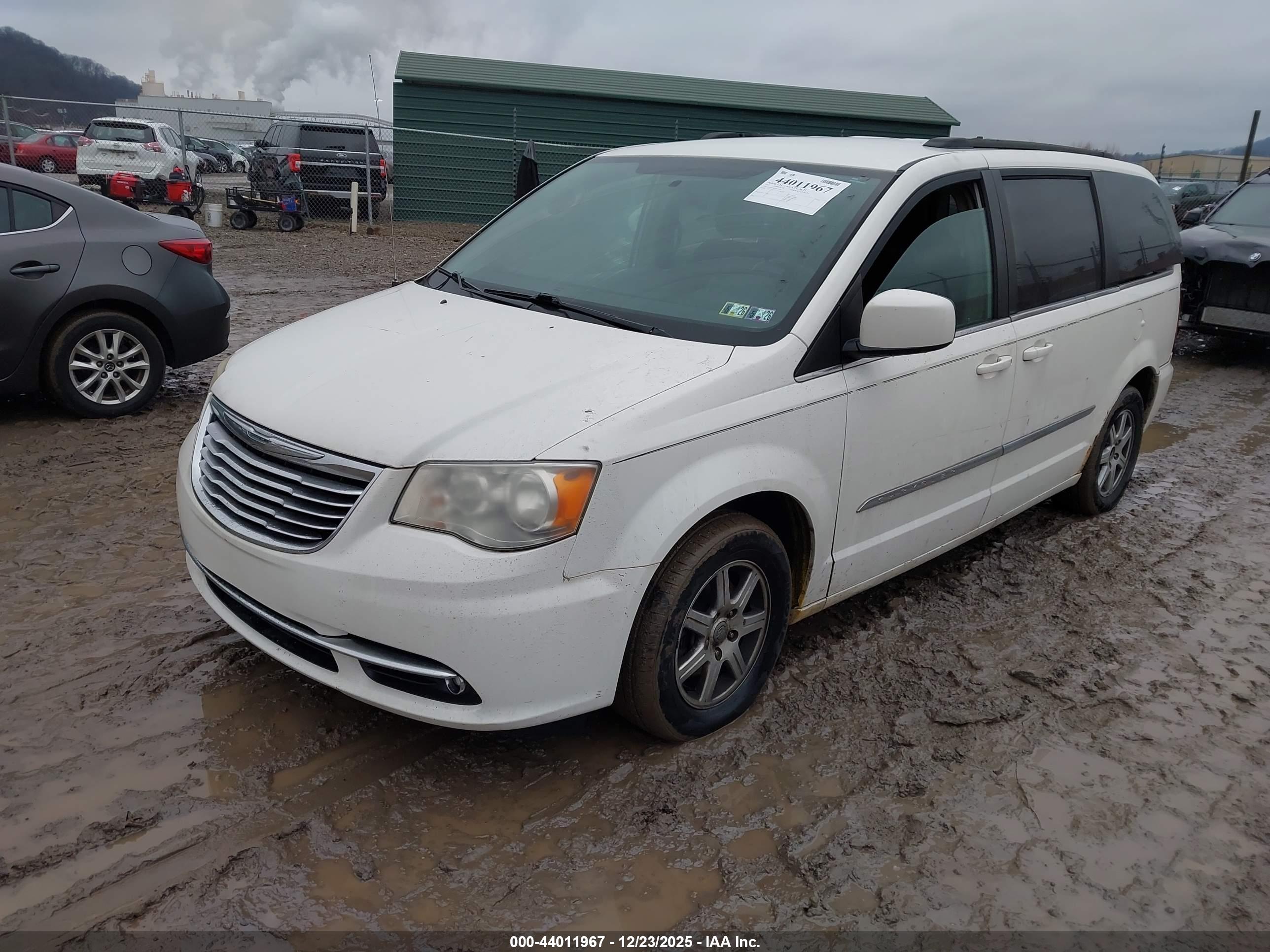 CHRYSLER TOWN image 2