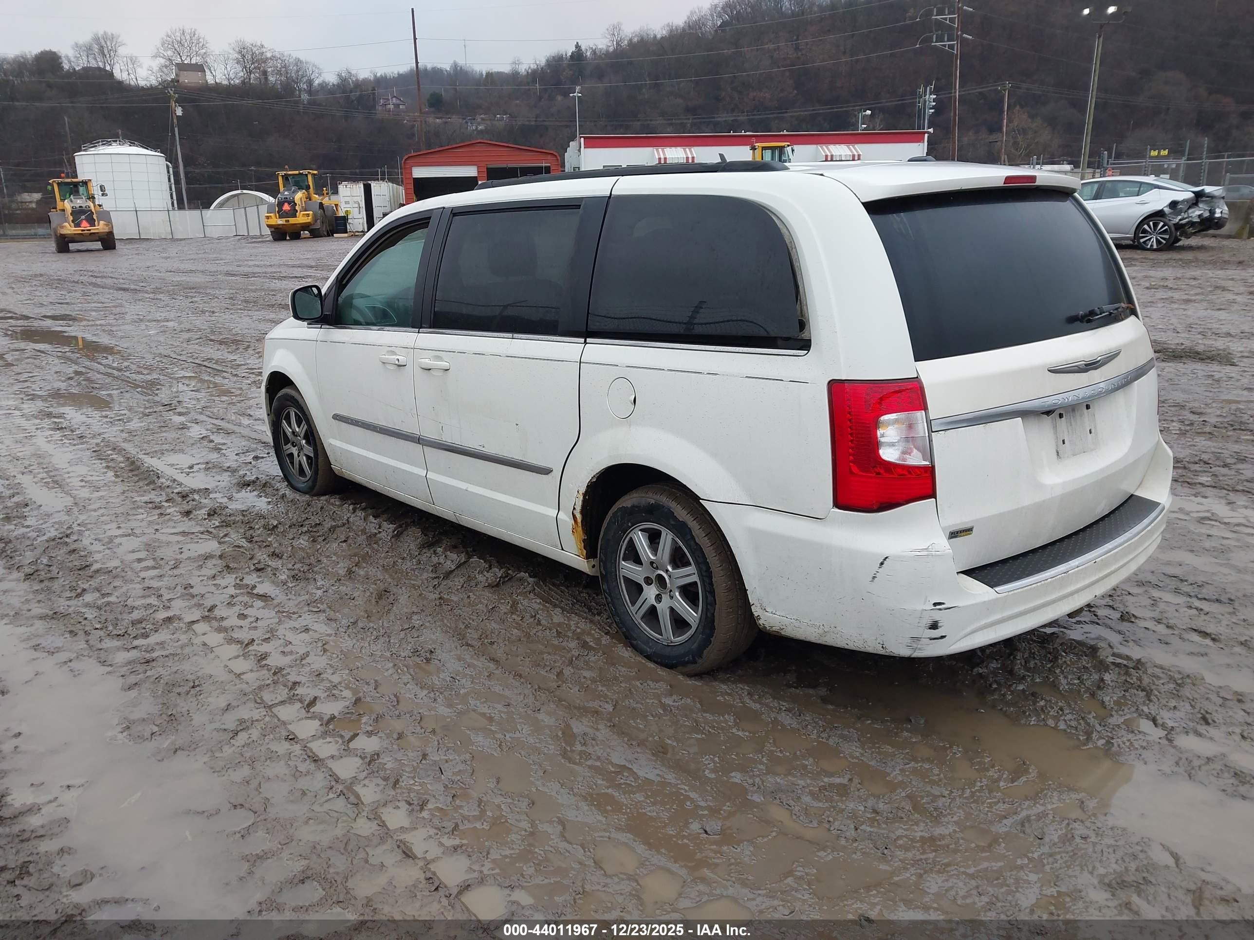 CHRYSLER TOWN image 3