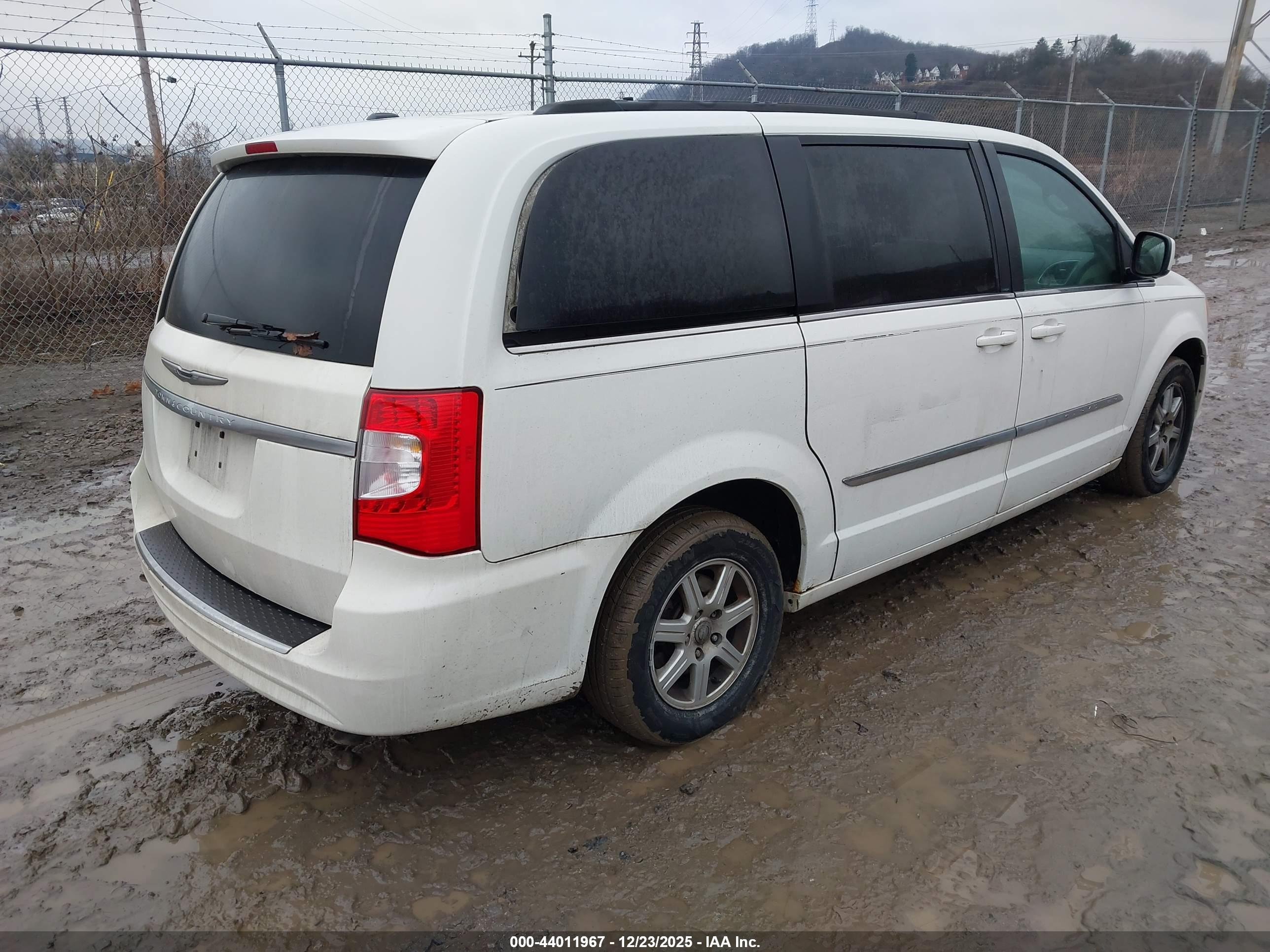 CHRYSLER TOWN image 4