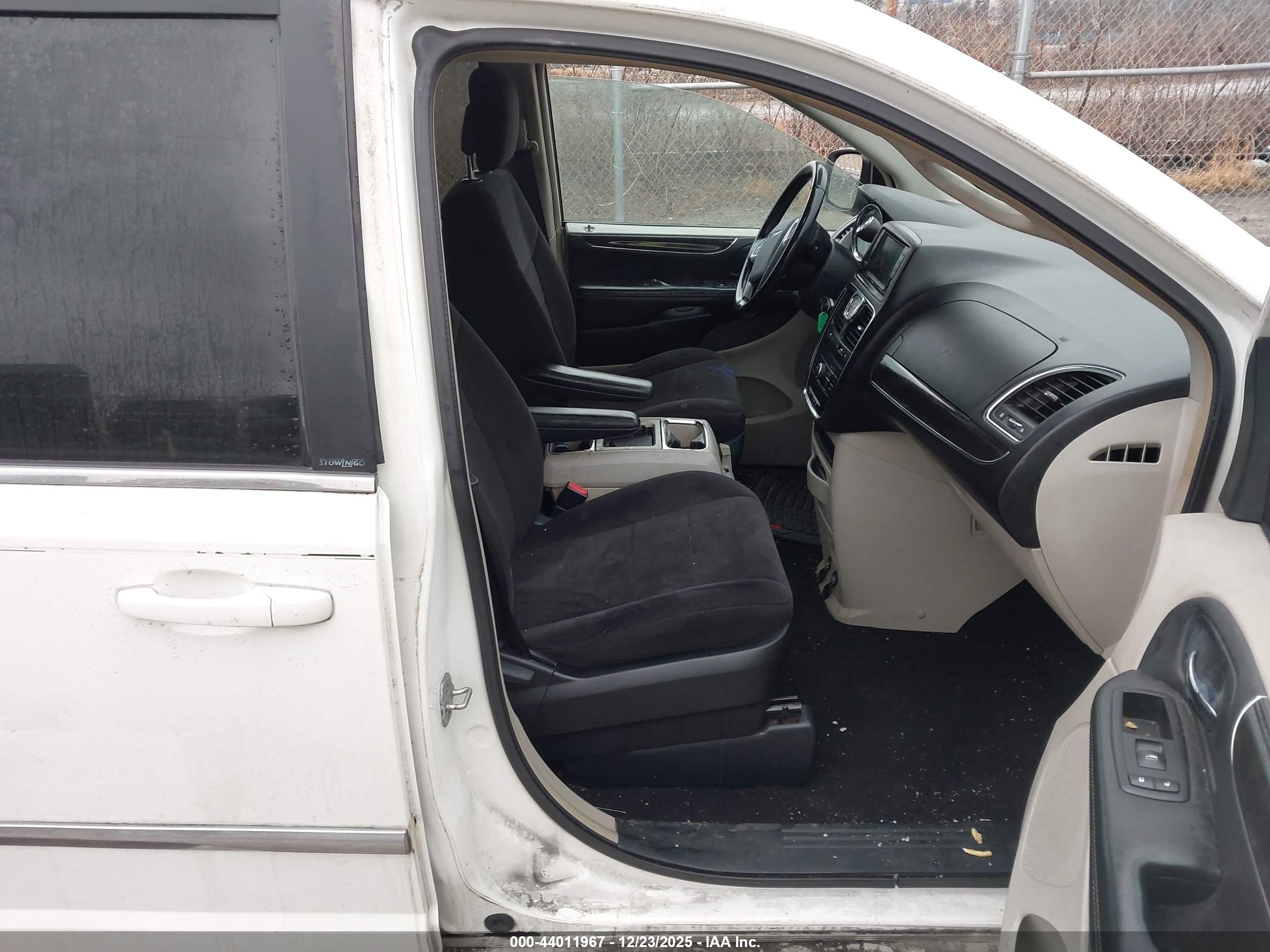 CHRYSLER TOWN image 5