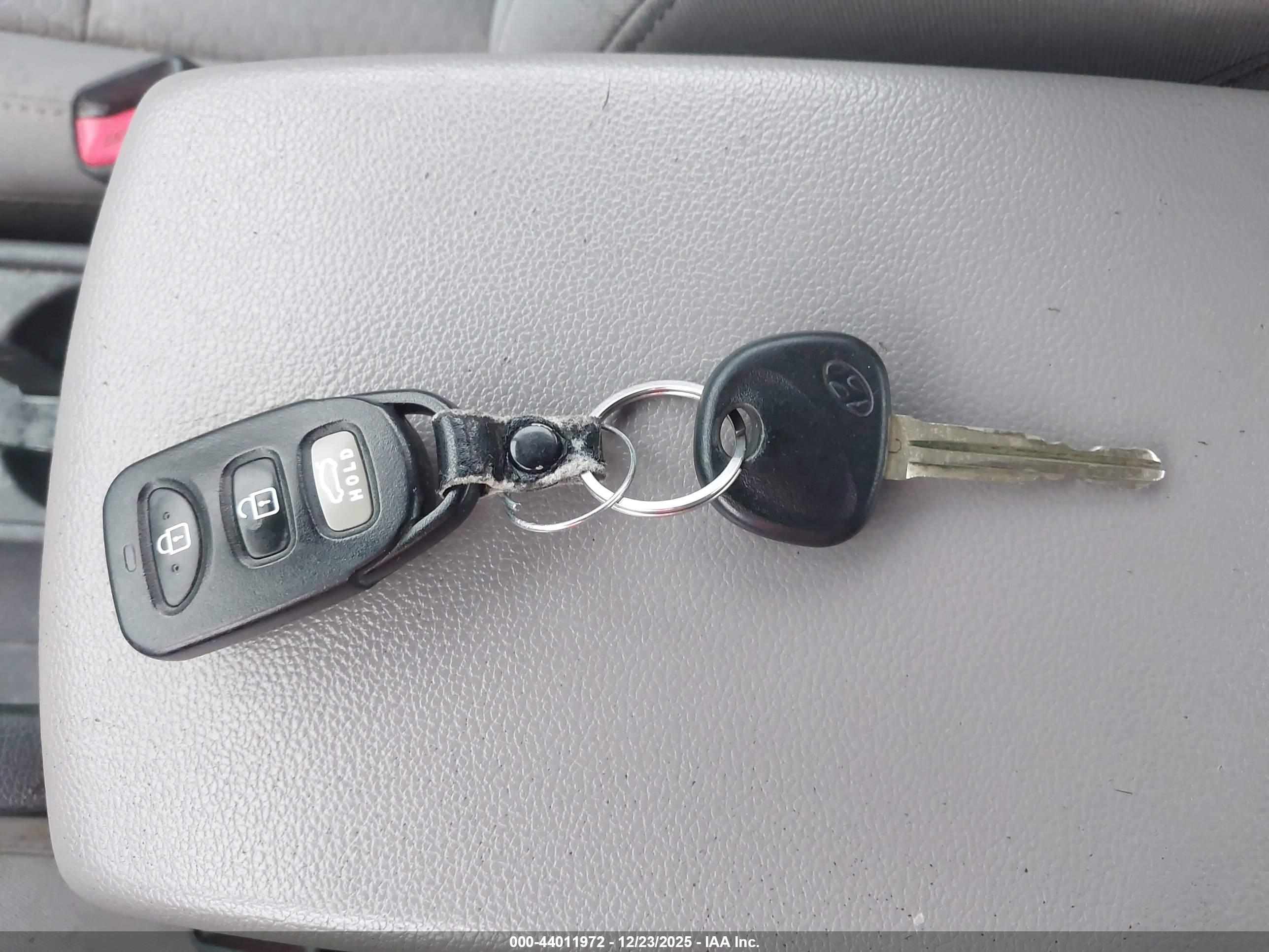 HYUNDAI ELANTRA image 11