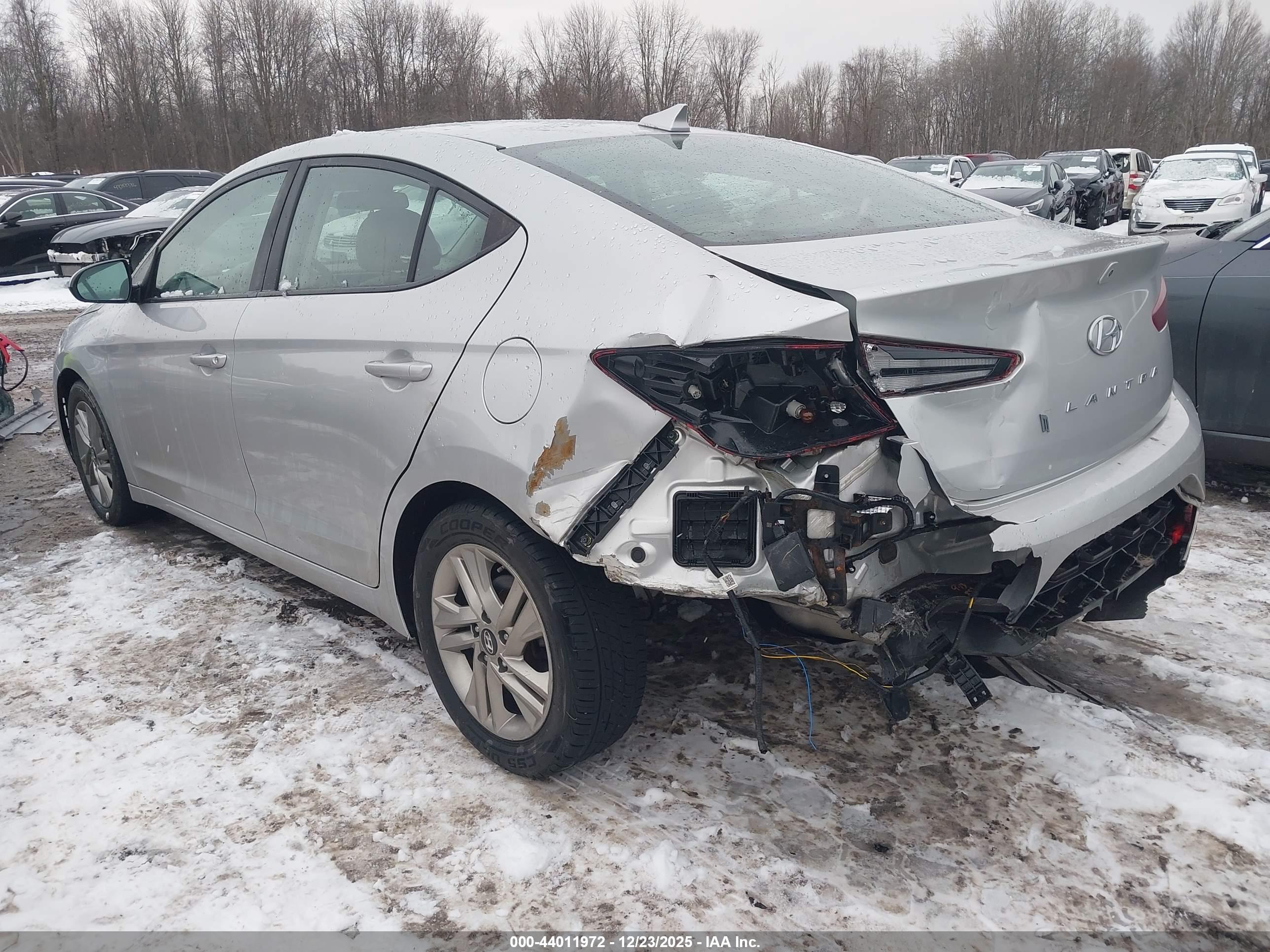 HYUNDAI ELANTRA image 3