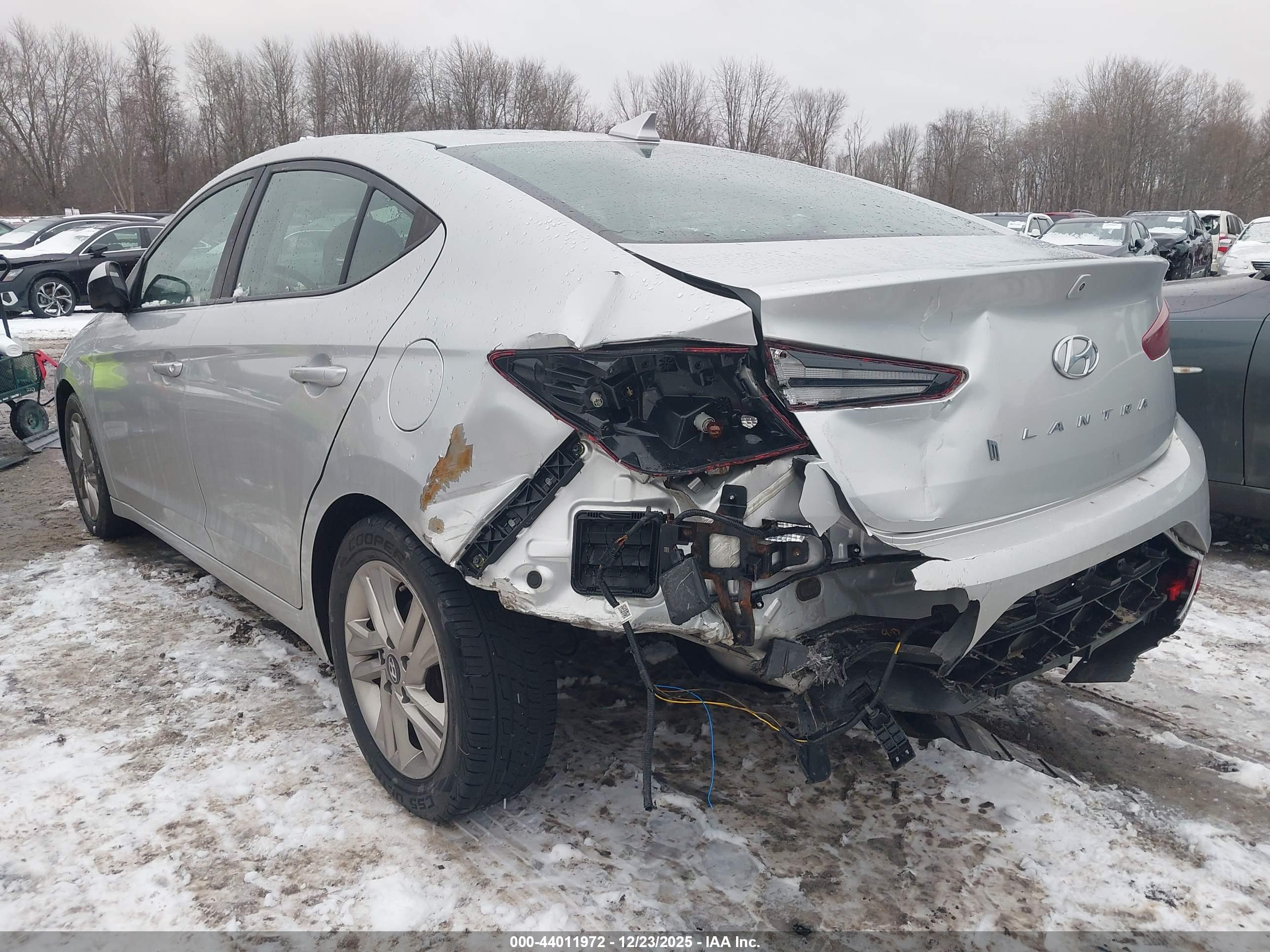 HYUNDAI ELANTRA image 6