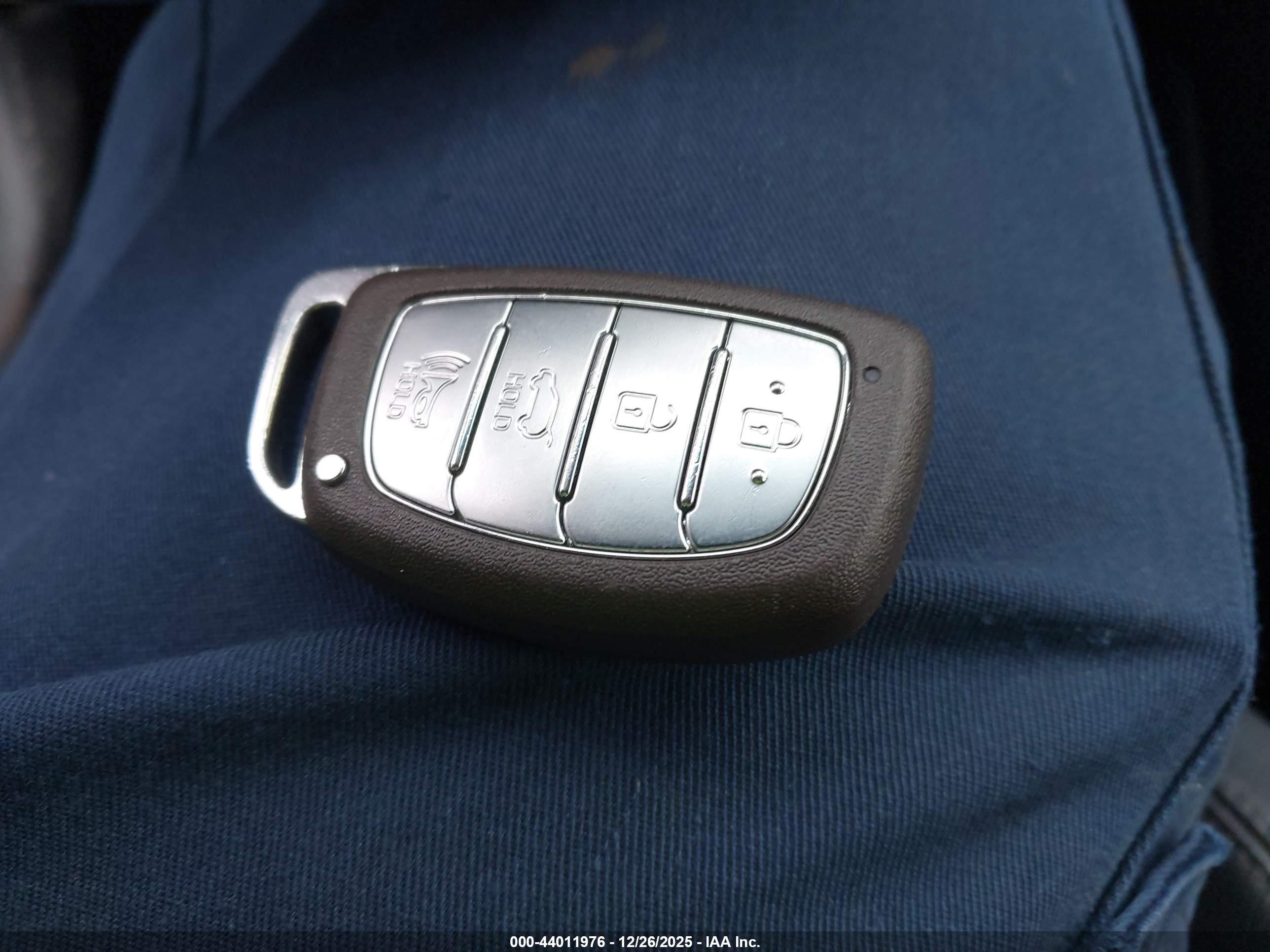 HYUNDAI TUCSON image 11