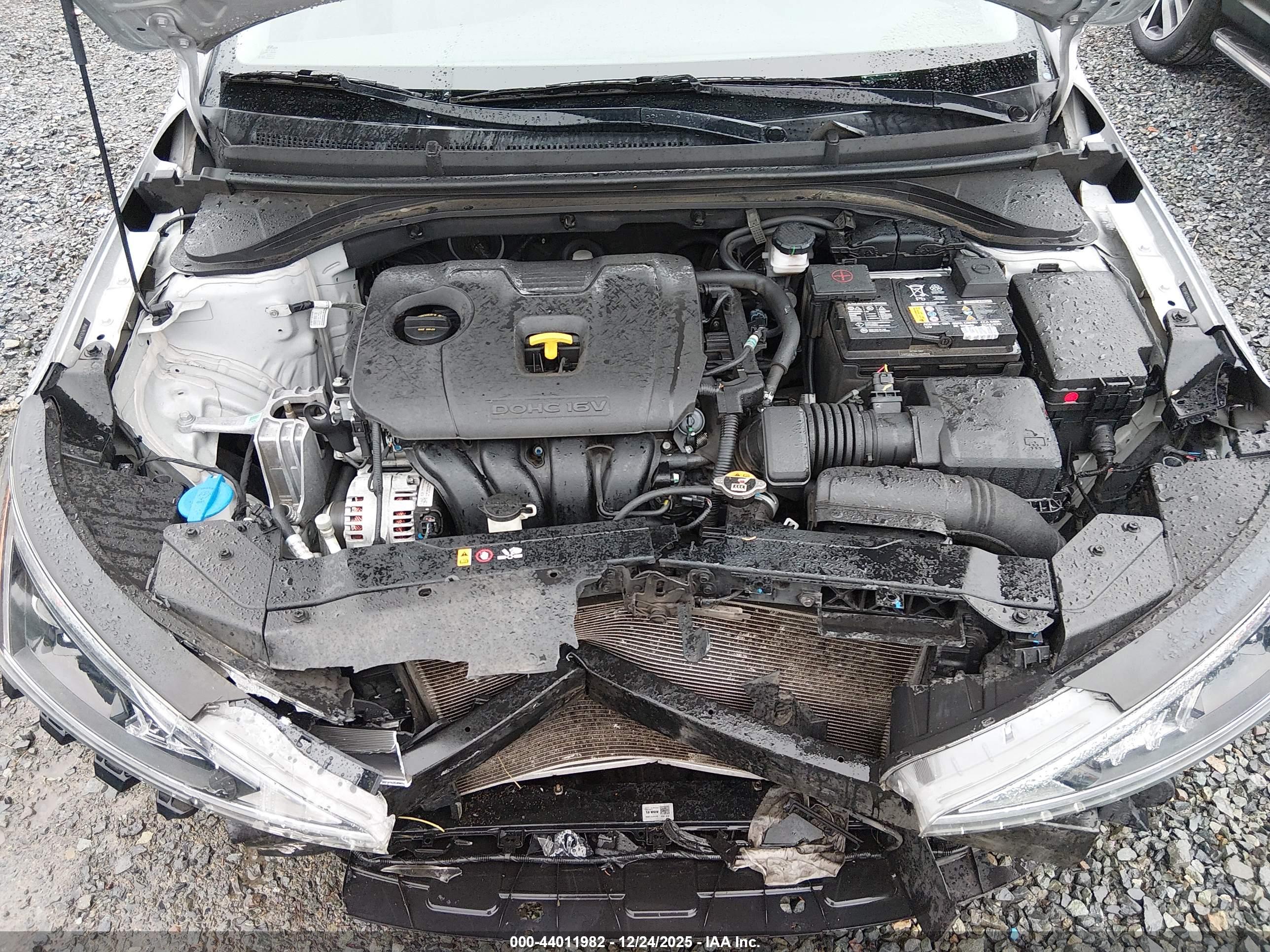 HYUNDAI ELANTRA image 10