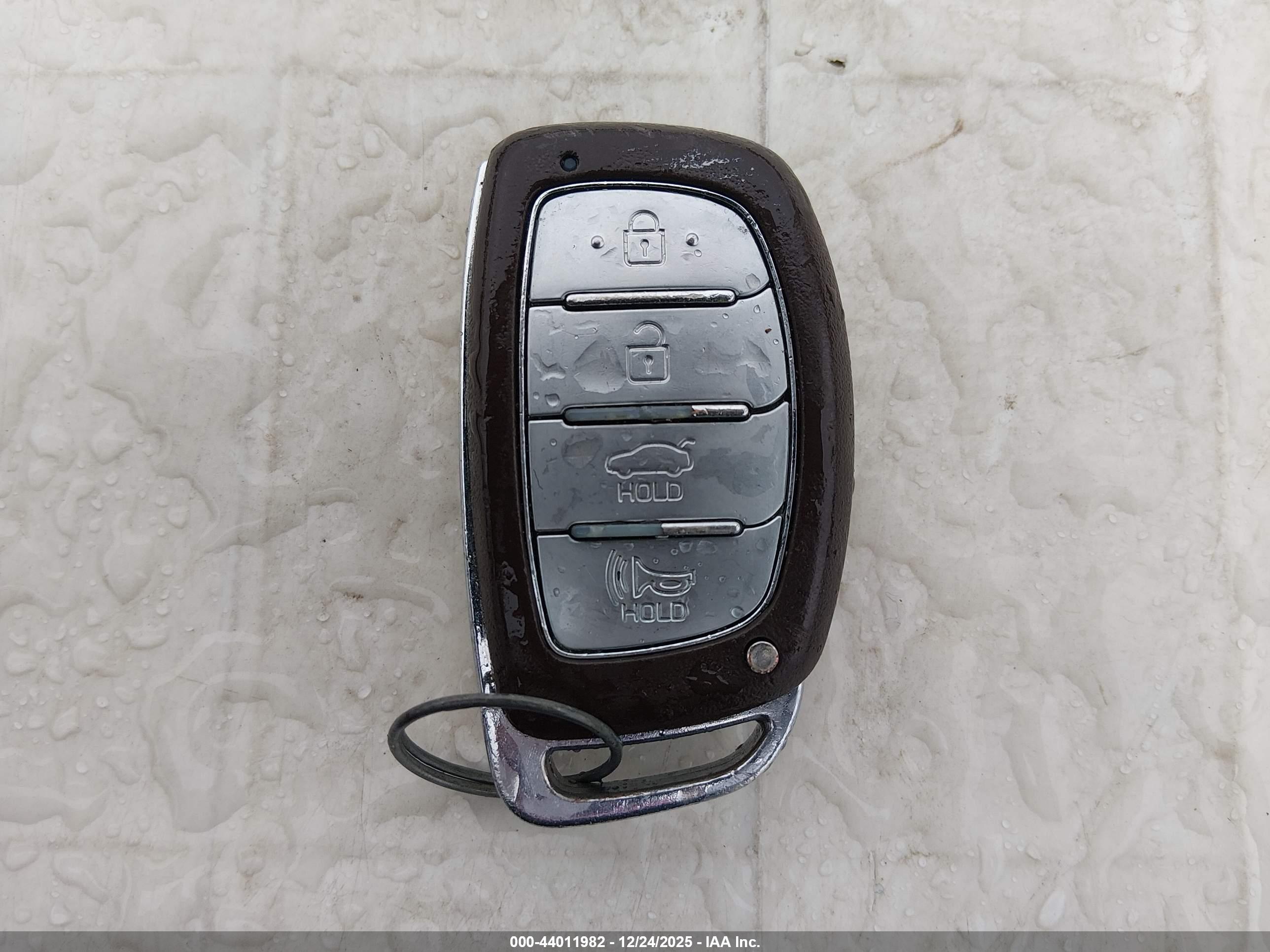 HYUNDAI ELANTRA image 11