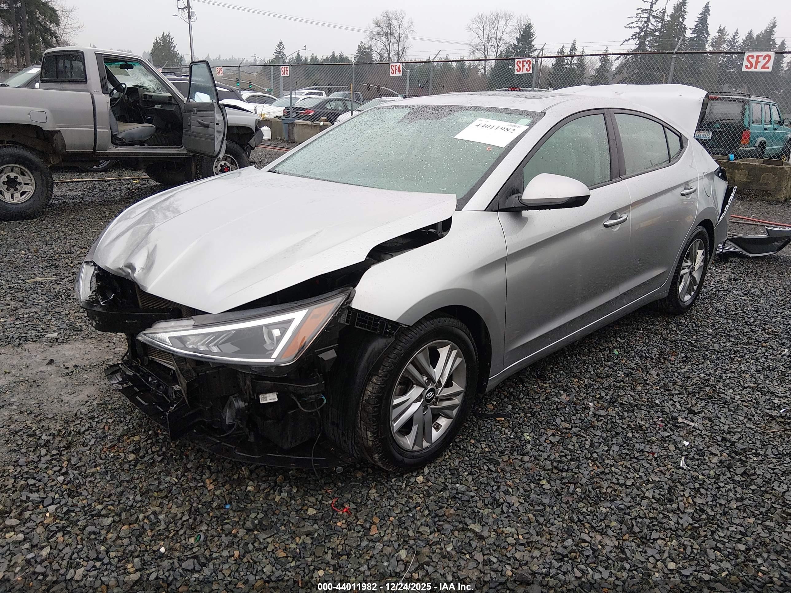 HYUNDAI ELANTRA image 2