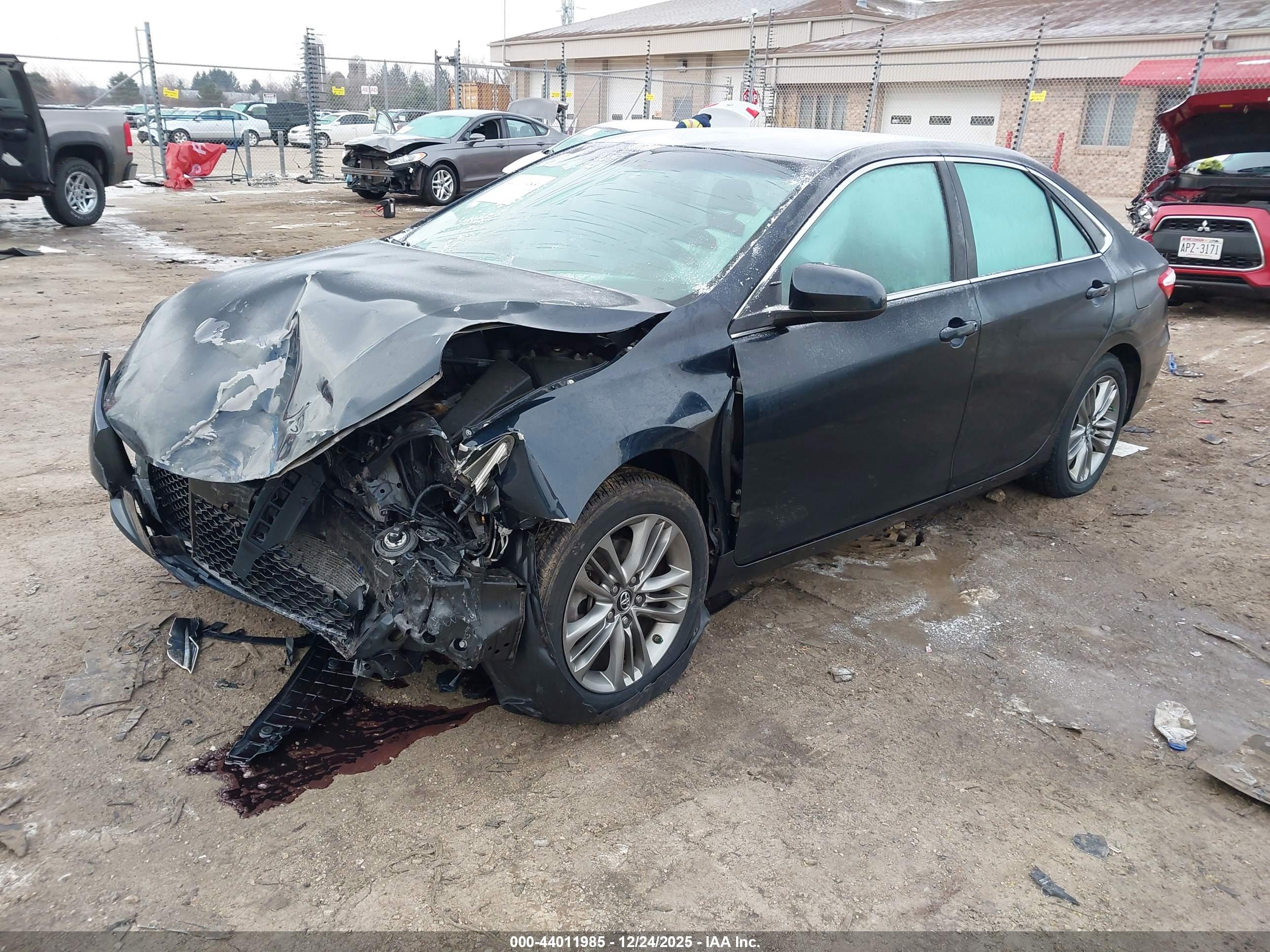TOYOTA CAMRY image 2