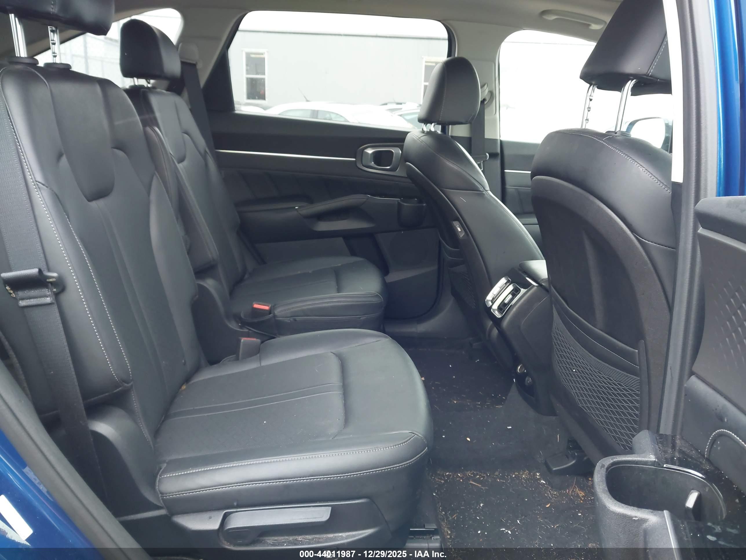 KIA SORENTO image 8